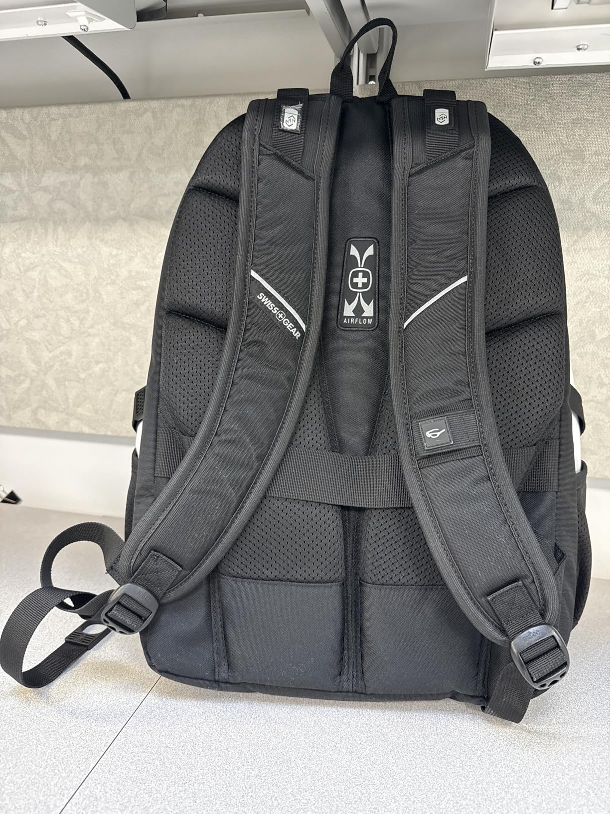 SWISSGEAR 1900 ScanSmart Laptop Backpack, Fits Most 17-Inch Laptops, TSA-Friendly Lay-Flat Design, RFID Protection, and Tablet Pocket, Black, 31L, 18.5-Inch customer photo 1