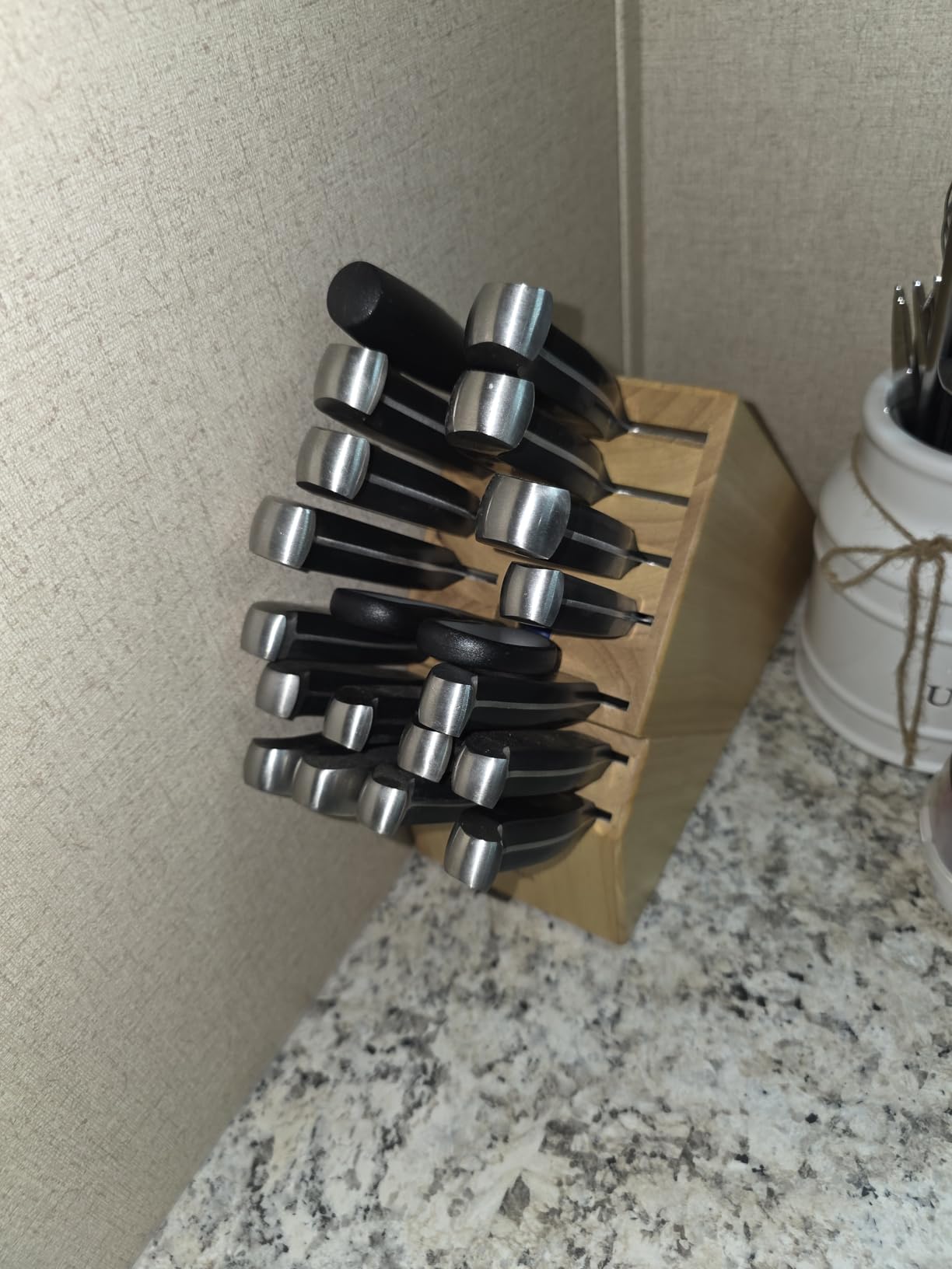 Henckels Statement 15-Pc Knife Block Set, Razor-Sharp, German Engineered | Informed by 100+ Years of Mastery. Dishwasher safe, Comfortable Grip Ideal for Everyday Cooking. High Quality Stainless Steel customer photo 1