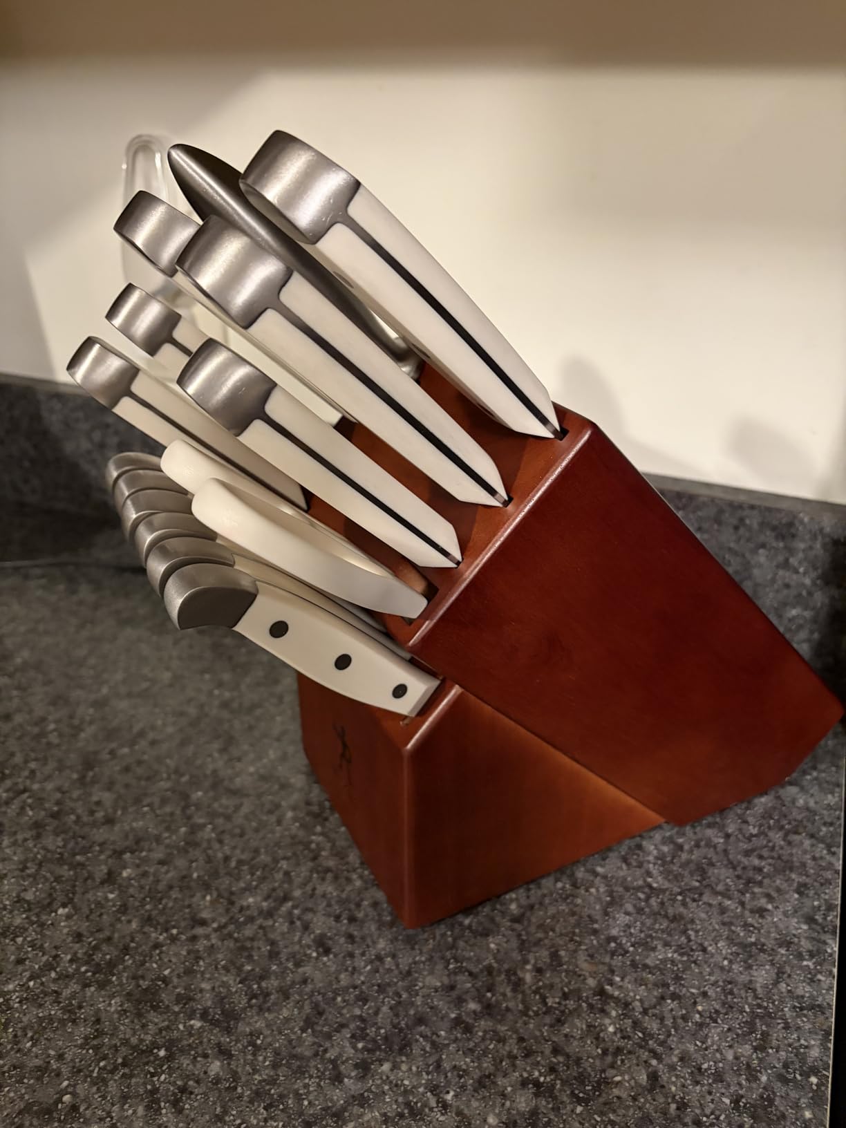 Henckels Statement 15-Pc Knife Block Set, Razor-Sharp, German Engineered | Informed by 100+ Years of Mastery. Dishwasher safe, Comfortable Grip Ideal for Everyday Cooking. High Quality Stainless Steel customer photo 2
