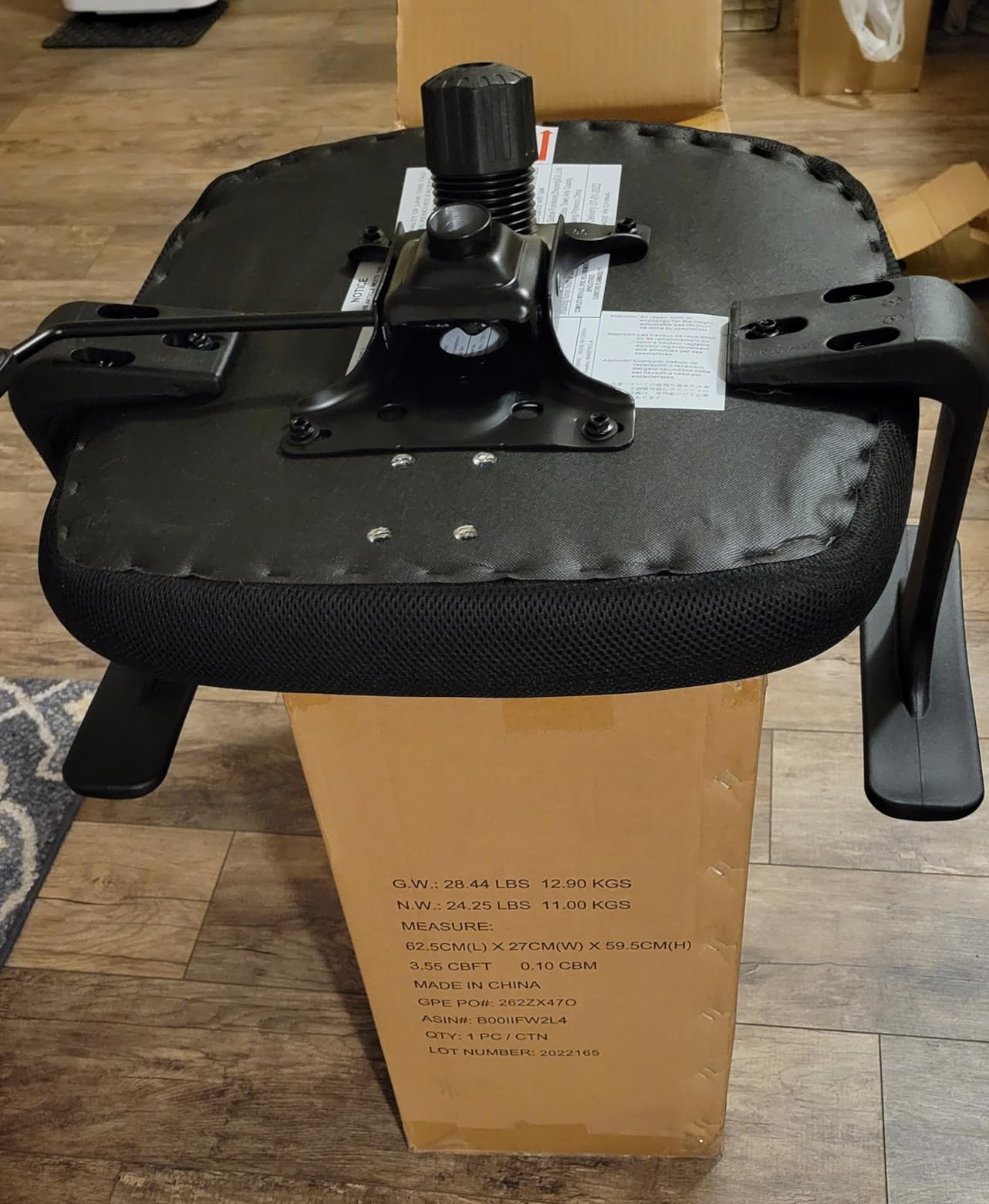 Amazon Basics Mesh Mid-Back customer photo 1