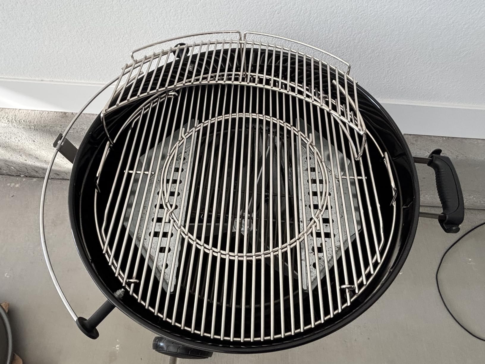 Weber® Master-Touch Charcoal Grill, 22-Inch, Black customer photo 1