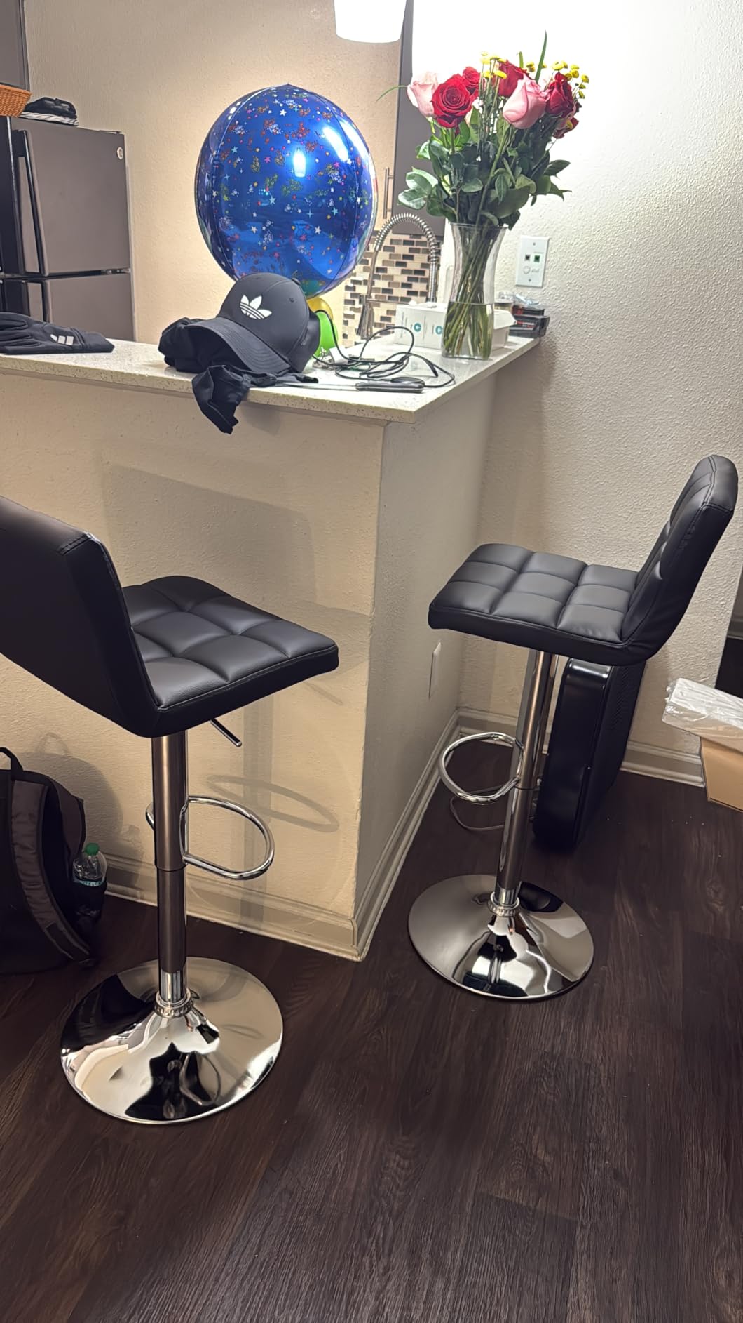 Homall Bar Stools Set of 2, Modern PU Leather Adjustable Swivel Barstools with Back & Metal Base, Upholstered Hydraulic Island Chairs, Armless Counter Height Bar Stools for Kitchen (Black) customer photo 1