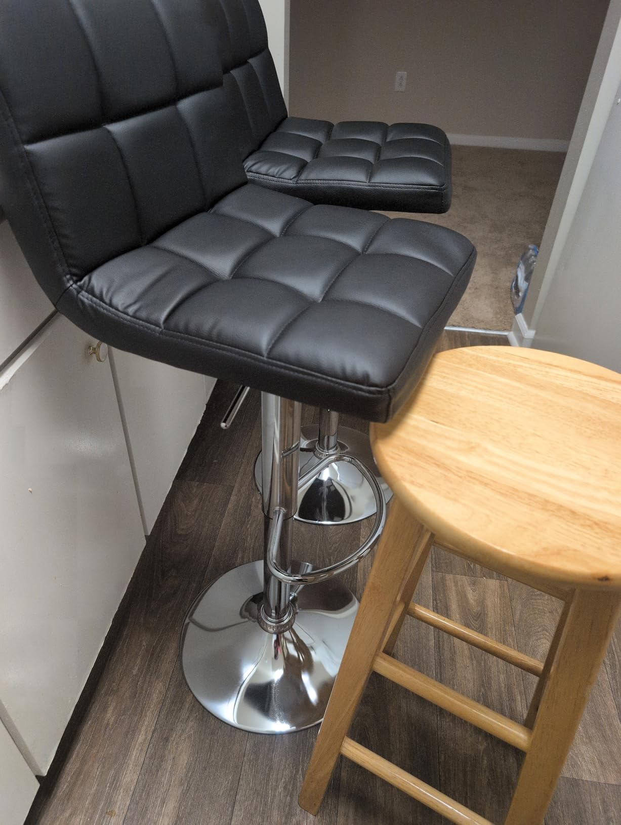 Homall Bar Stools Set of 2, Modern PU Leather Adjustable Swivel Barstools with Back & Metal Base, Upholstered Hydraulic Island Chairs, Armless Counter Height Bar Stools for Kitchen (Black) customer photo 2