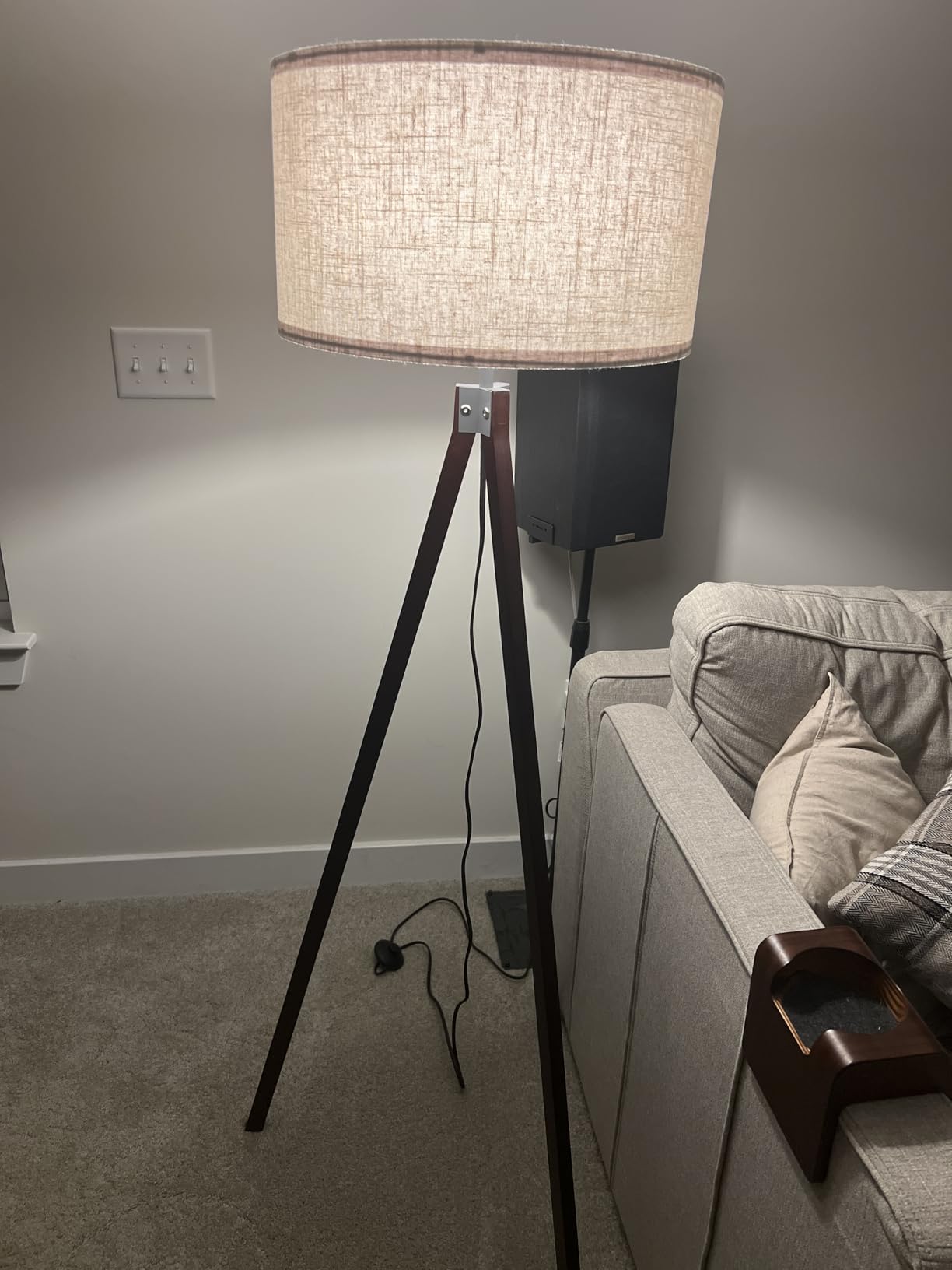 LEPOWER Wood Tripod Floor Lamp, Mid Century Standing Lamp, Modern Design Studying Light for Living Room, Bedroom, Study Room and Office, Flaxen Linen Shade with E26 Base Brown customer photo 1