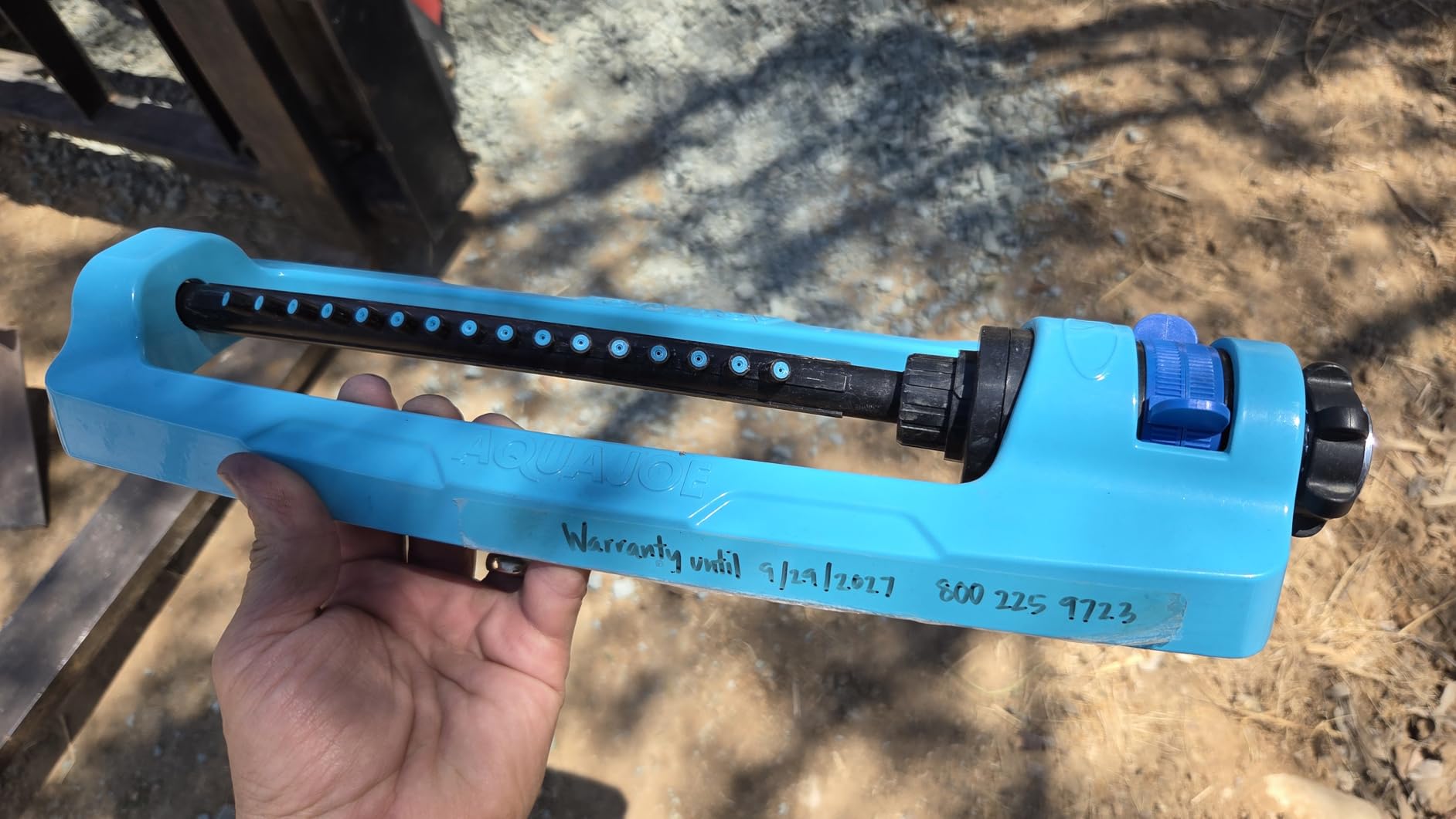 Aqua Joe Oscillating Sprinkler with Adjustable Spray, 16 Clog-Resistant Nozzles, Metal Base & 3600 Square Foot Coverage customer photo 2
