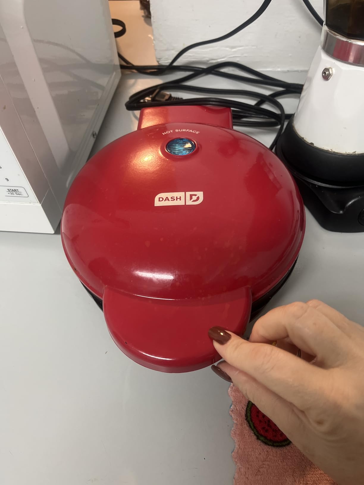 Dash Round Express Electric - Pancake Maker & Eggs Griddle System - Healthy Breakfast Maker - Quick Heat-Up & Easy Cleanup - nonstick surface - Red customer photo 1