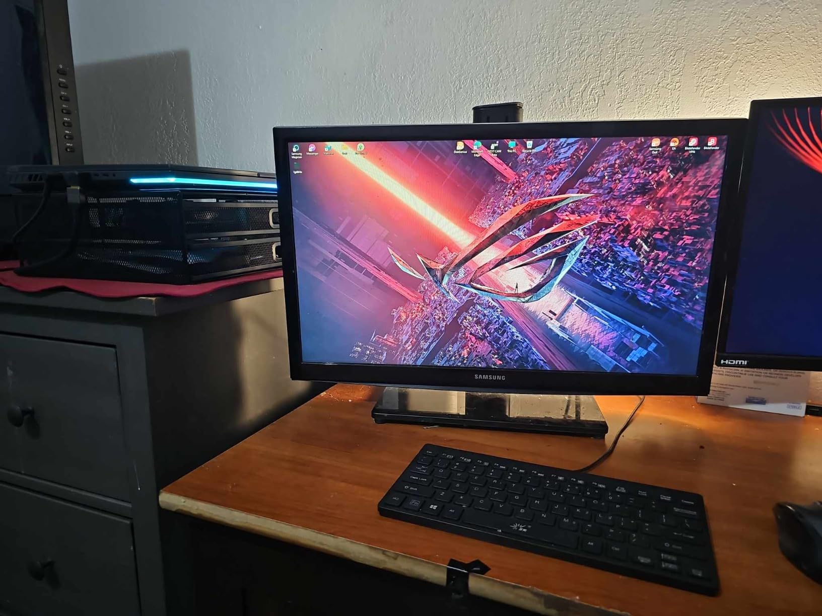 MOUNT-IT! Computer Monitor Stand With Drawers, Metal Mesh Riser and Organizer for Laptops and Computer Screens, Laptop, and Printer Accessories and Office Supplies (Black) customer photo 2