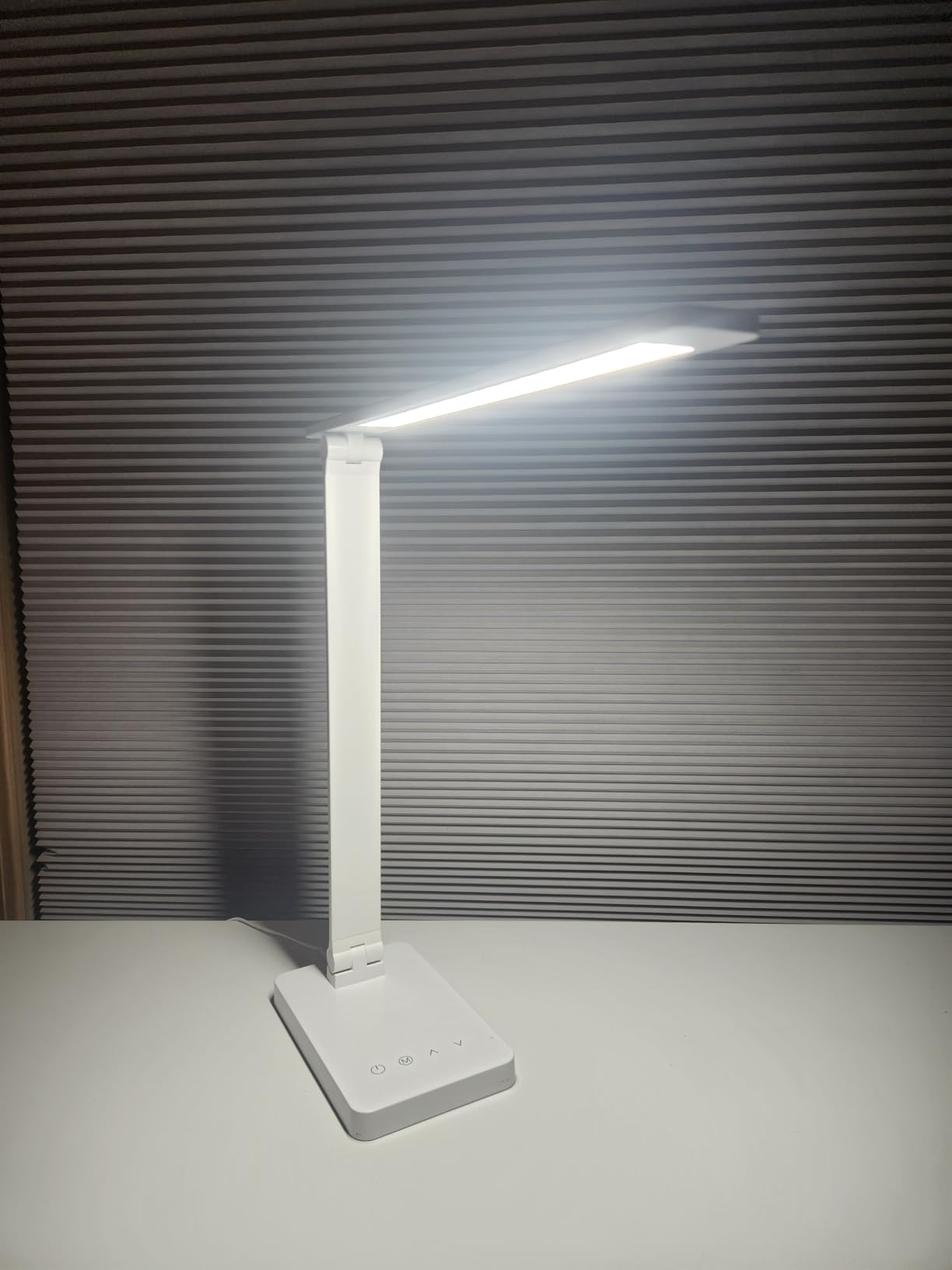 Lepro LED Desk Lamp for Home Office, 9.5W 750LM Touch Desk Light, Black customer photo 1
