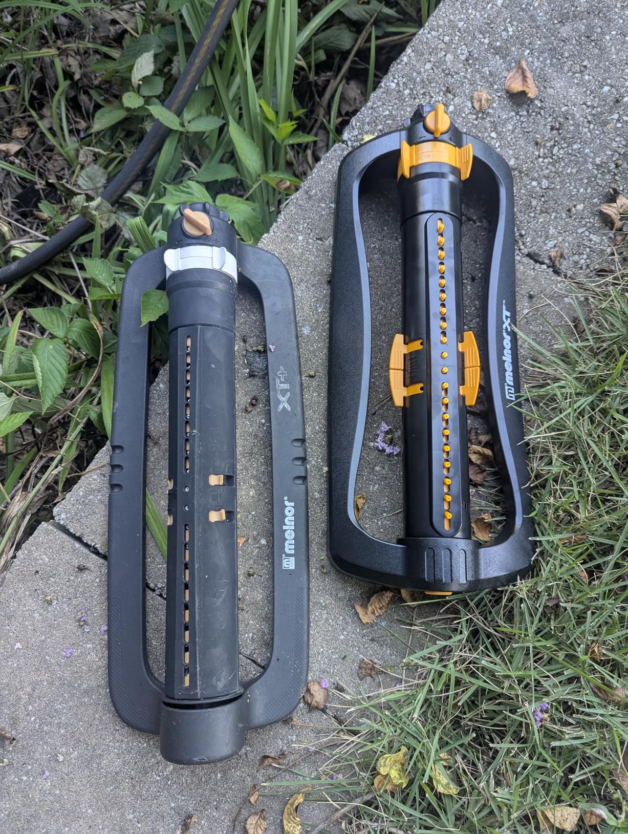 Melnor XT Oscillating Sprinkler, 4500 Sq Ft: Flow, Width & Range Adjust customer photo 1