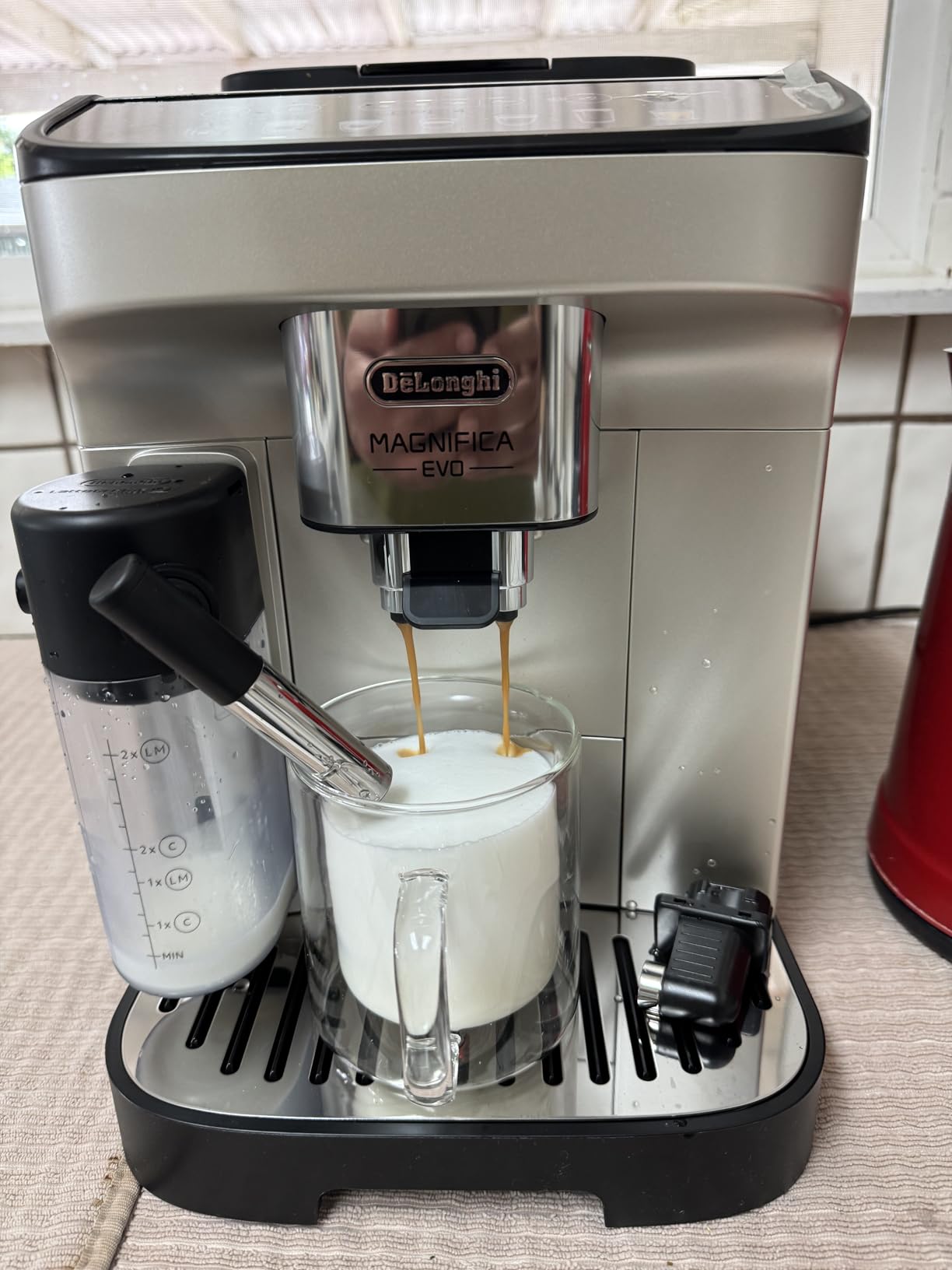 De'Longhi Magnifica Evo Automatic Espresso Machine, Milk Frother, Silver customer photo 2