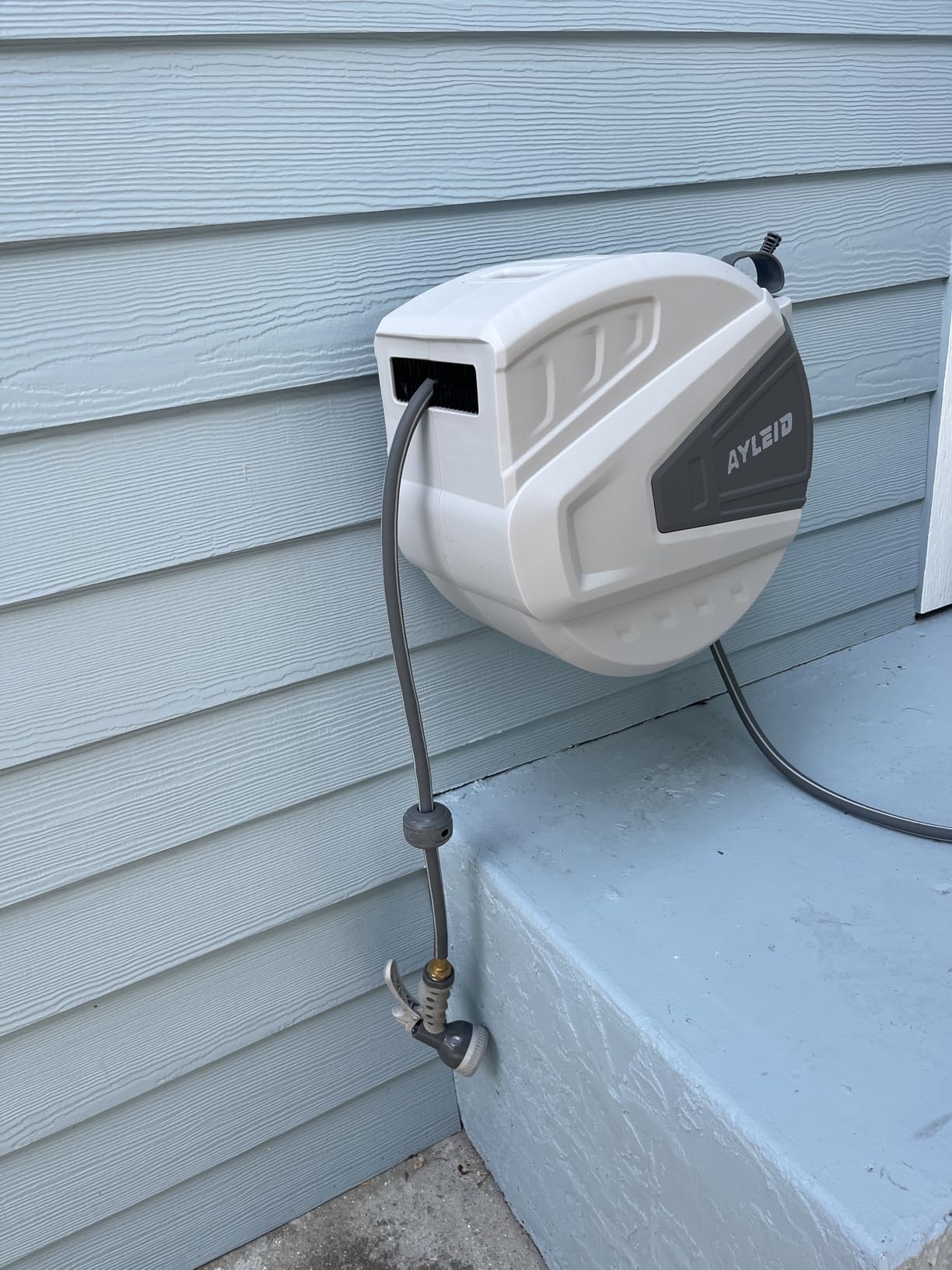 Ayleid Retractable Garden Hose Reel, 1/2 in x 100 ft Wall Mounted Hose Reel, with 9-Function Sprayer Nozzle, Any Length Lock/Slow Return System/Wall Mounted/180 Degree Swivel Bracket (Gray) customer photo 1