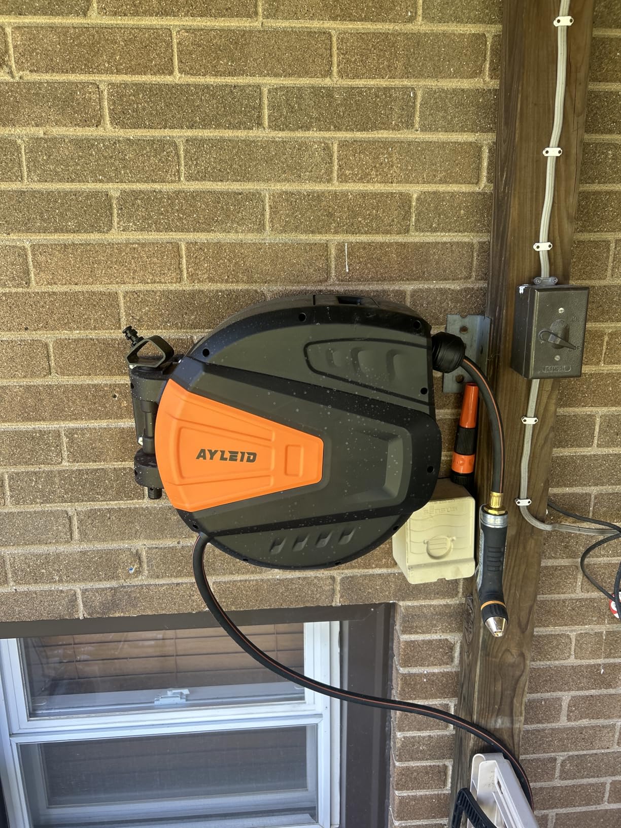 Ayleid Retractable Garden Hose Reel, 1/2 in x 100 ft Wall Mounted Hose Reel, with 9-Function Sprayer Nozzle, Any Length Lock/Slow Return System/Wall Mounted/180 Degree Swivel Bracket (Gray) customer photo 2
