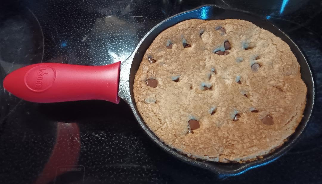 Lodge Seasoned Cast Iron Skillet Set 8, 10.25 & 12 Inches - PFAS-Free, Non-Toxic Cookware - Use with an Oven, Stove, Grill, or Campfire - Naturally Non-Stick & Oven Safe customer photo 2