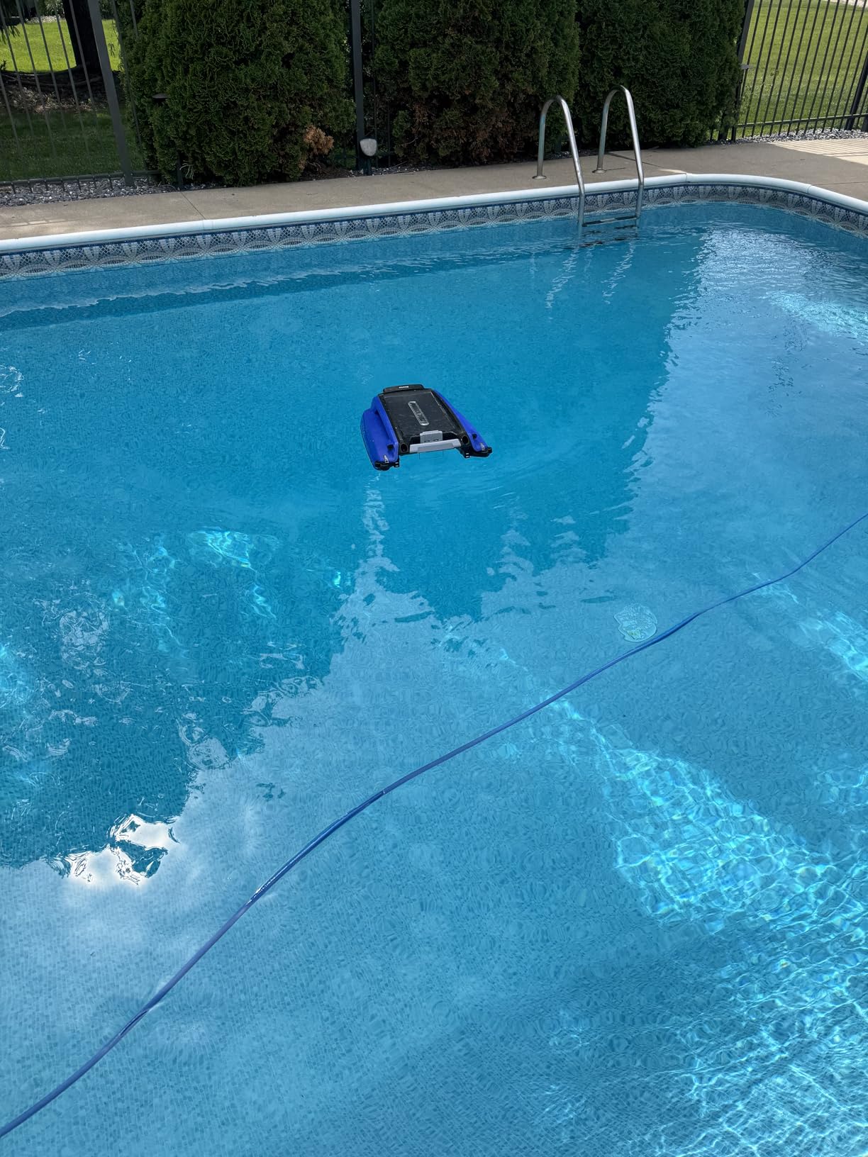 Betta SE Solar Powered Automatic Robotic Pool Surface Skimmer Cleaner with 24/7 Continuous Cleaning Battery Power and Re-Engineered Twin Salt Chlorine Tolerant Motors (Blue) customer photo 2