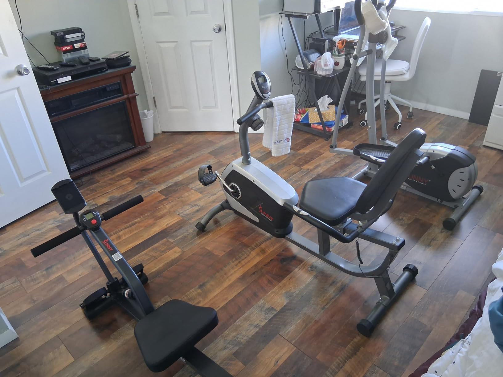 Sunny Health & Fitness Compact Hydraulic Rower with 12-Level Resistance | Full-Body Cardio, Joint-Friendly, Lightweight & Portable, Quiet & Smooth Row, Easy-Assembly, Free SunnyFit App customer photo 2