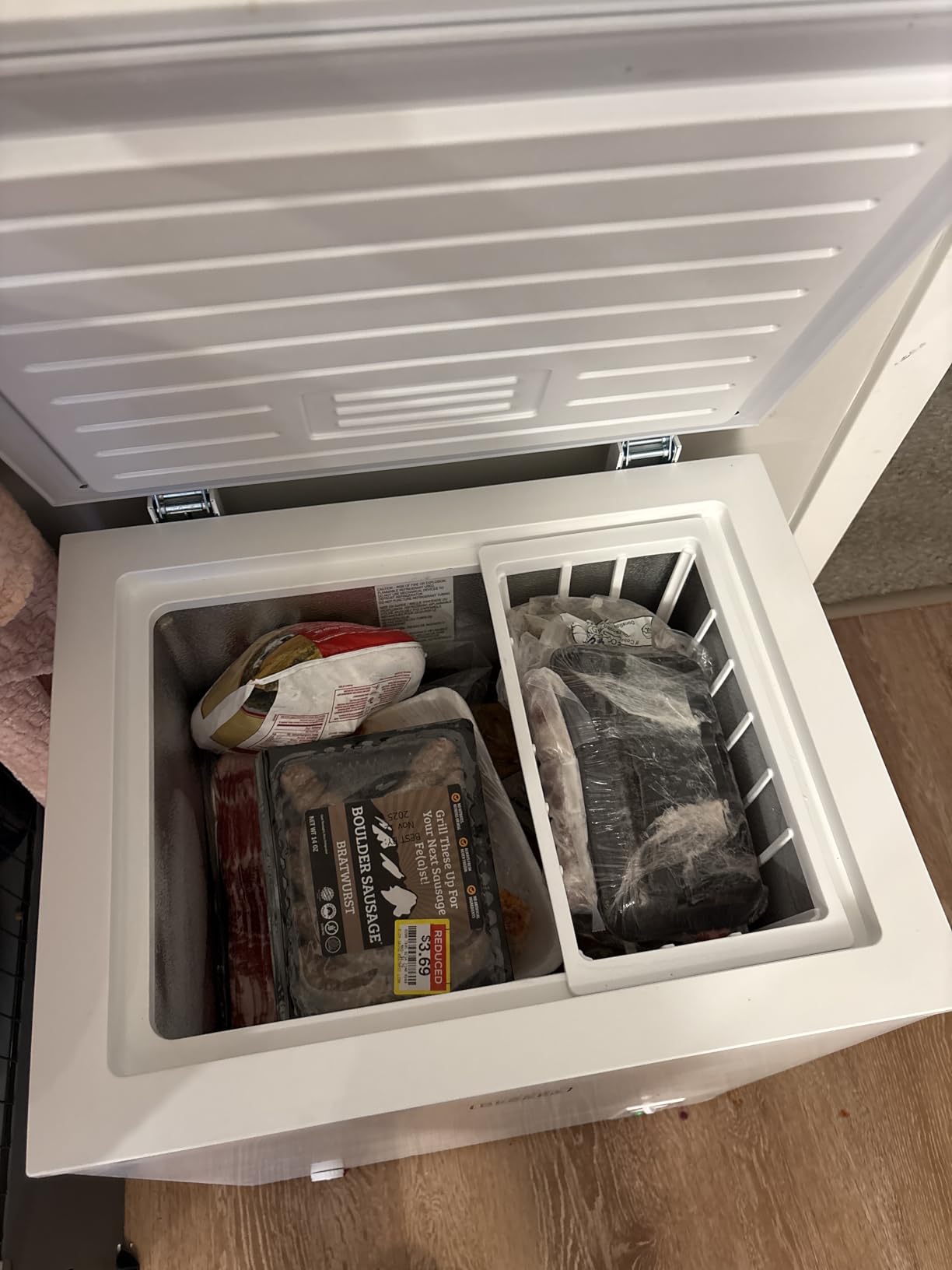 BLACK+DECKER 10 Cu. Ft. Chest Freezer, Deep Freezer with Top Opening, Freezer Chest with Removable Storage Basket, Mechanical Temperature Control, Manual Defrost, R600a Refrigerant, BCF1000E, White customer photo 1