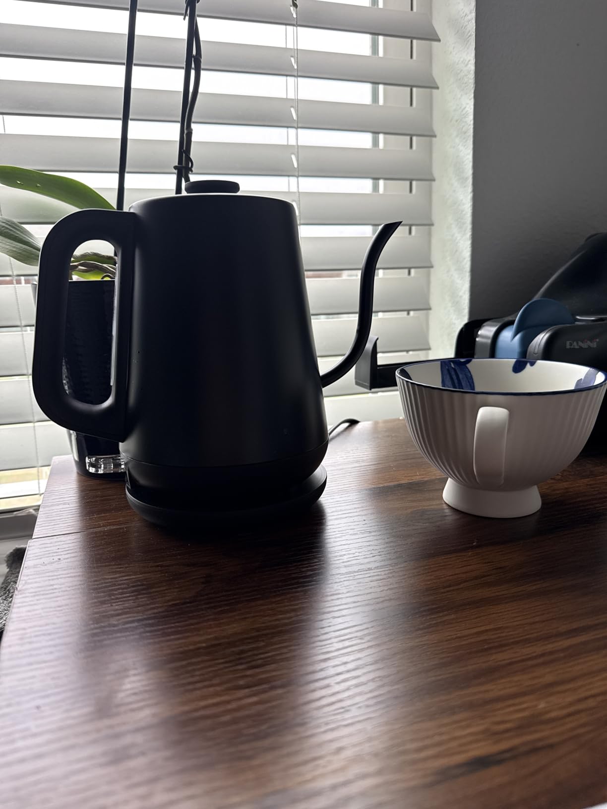 Chefman Gooseneck Electric Kettle, 0.8L Pour Over Tea Kettle for Coffee and Tea, One-Touch Operation, Boil-Dry Protection, Auto Shut-Off, Ultra-Fast Hot Water Boiler – Black customer photo 1