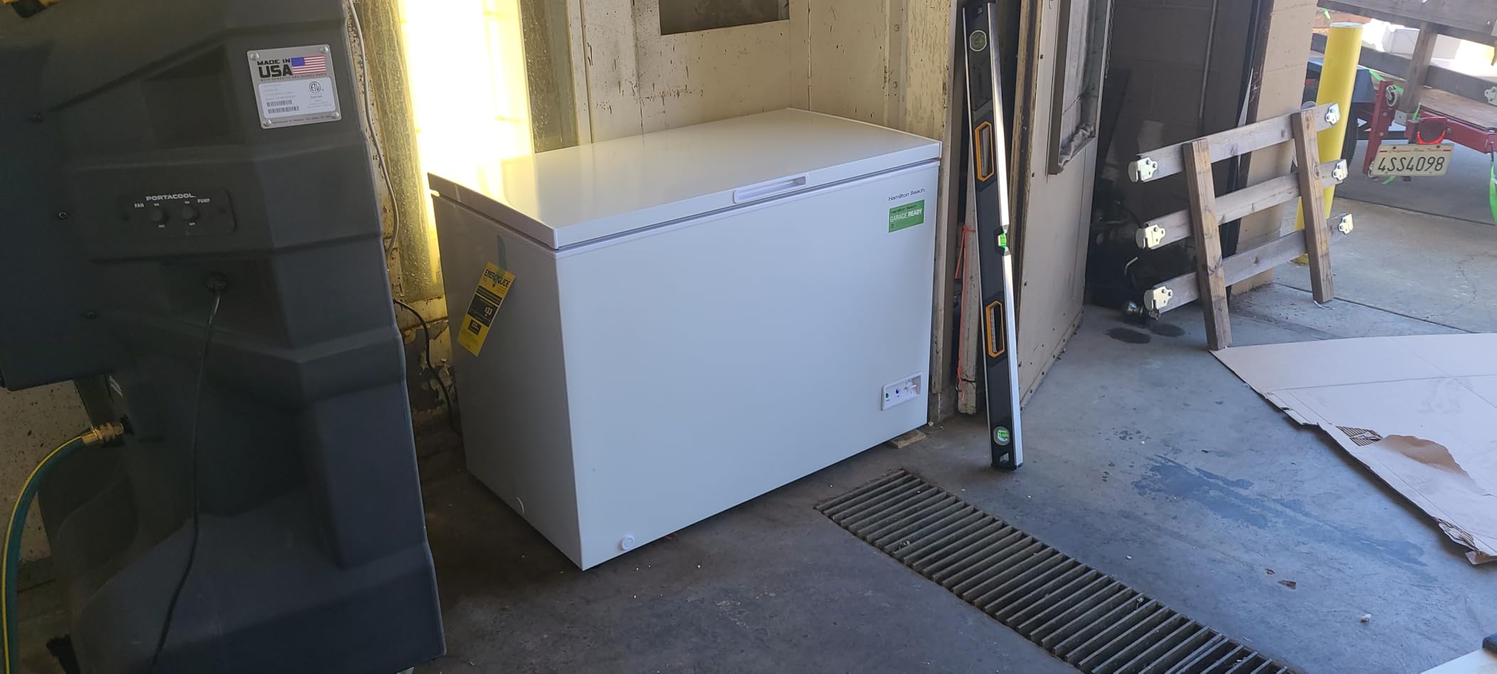 Hamilton Beach 25 Cu. Ft. Garage Ready Chest Freezer, White Deep Freezer, Adjustable Thermostat, Easy Defrost Drain, Double Door Lid, for Storage, Hunting, Large Family - 29
