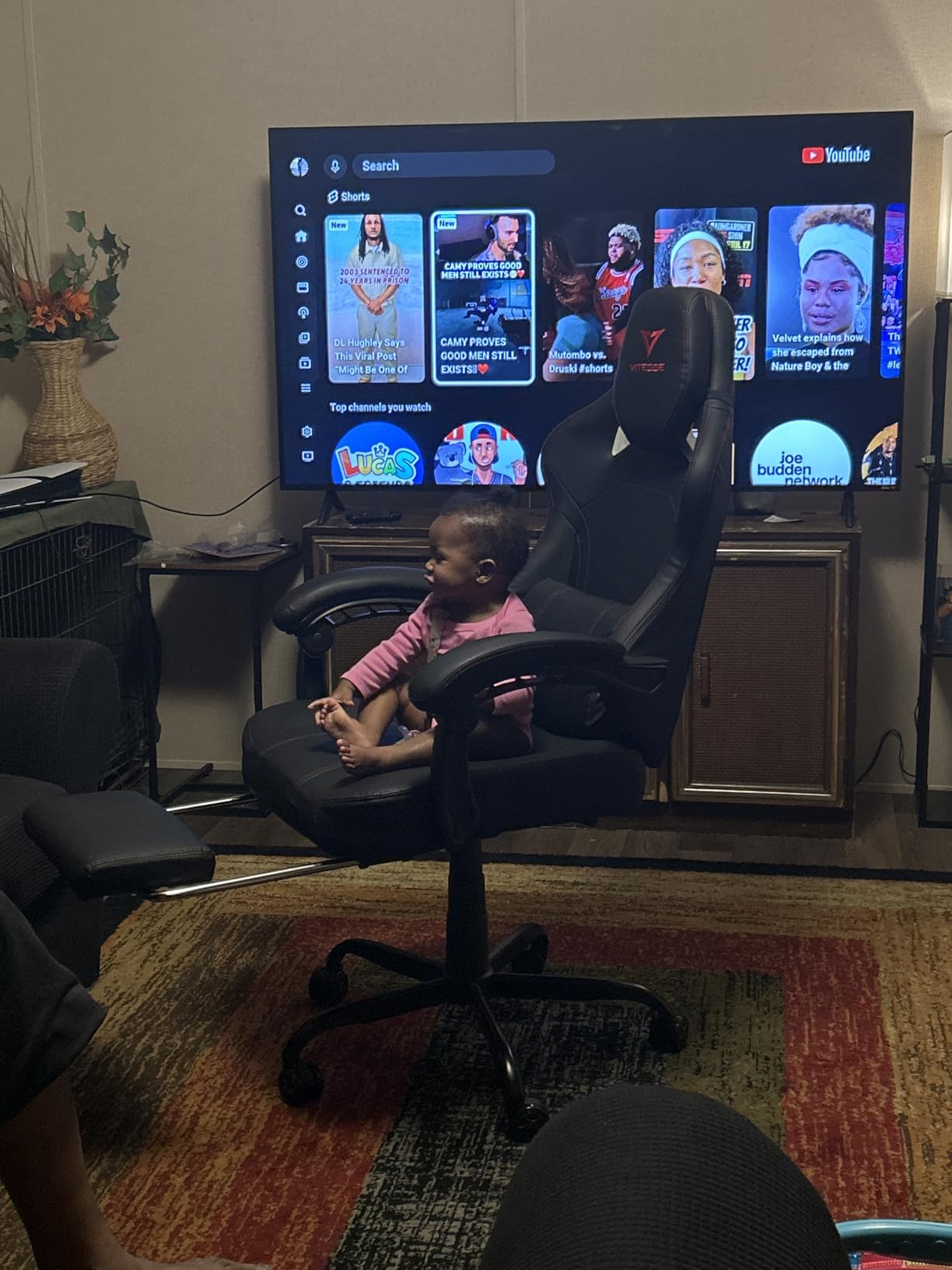 VITESSE Big and Tall Gaming Chair 400lb Capacity with Footrest customer photo 1