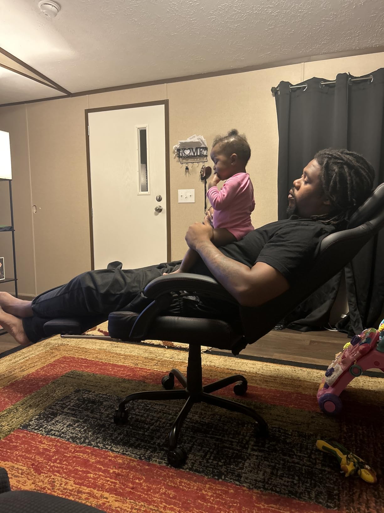 VITESSE Big and Tall Gaming Chair 400lb Capacity with Footrest customer photo 2