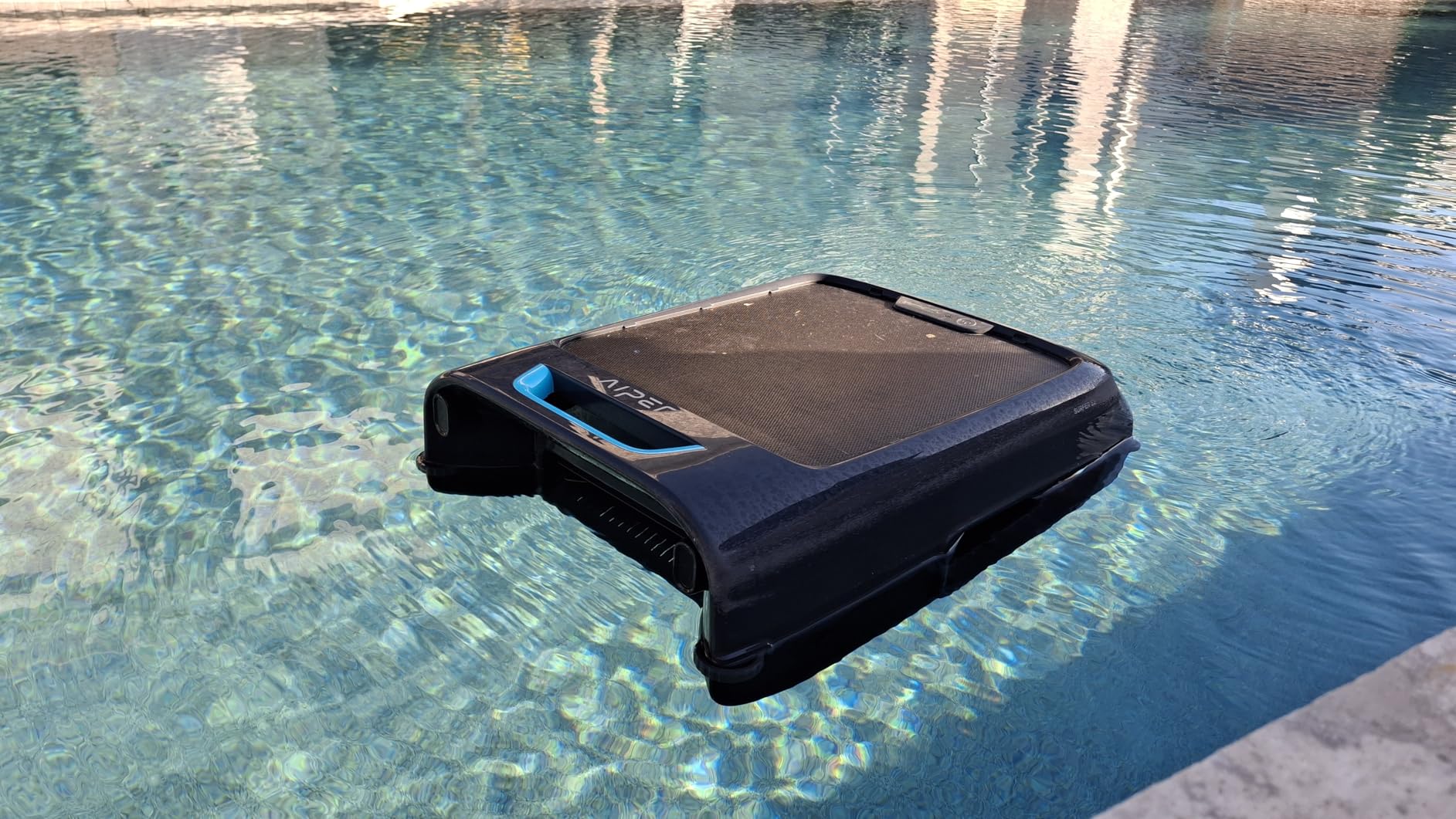 AIPER EcoSurfer S2 Solar Pool Skimmer Robot 24/7 Continuous Cleaning, Gray | App Support, Dual Charging Modes, Smart Obstacle Avoidance, 150-um Filtration, OTA Upgrade, Leak-Proof Baffle, Edge Cleaning customer photo 1