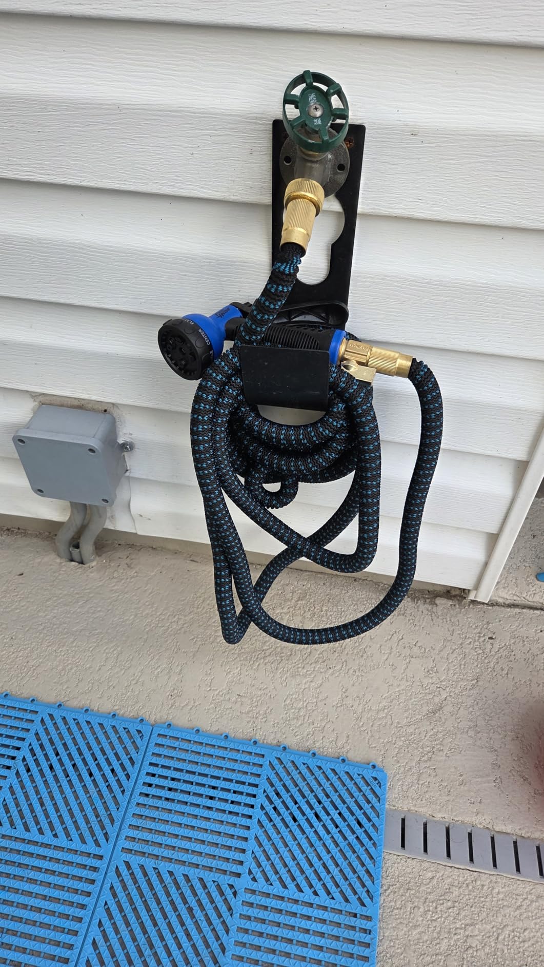 Flexi Hose Expandable Garden Hose with 8 Function Nozzle, 25FT - Lightweight Retractable Garden Hose, Water Hose - No-Kink Flexibility, 3/4 Inch Solid Brass Fittings and Double Latex Core customer photo 1