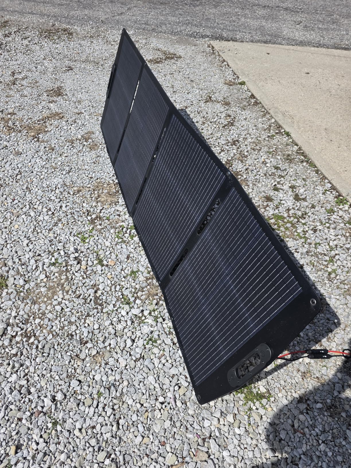 ECO-WORTHY 200W Portable Solar Panel for Power Stations, IP65 Waterproof & Lightweight with Adjustable Kickstand, 23% High Efficiency Foldable Solar Panel for Outdoor RV Camping Off Grid Emergency customer photo 2