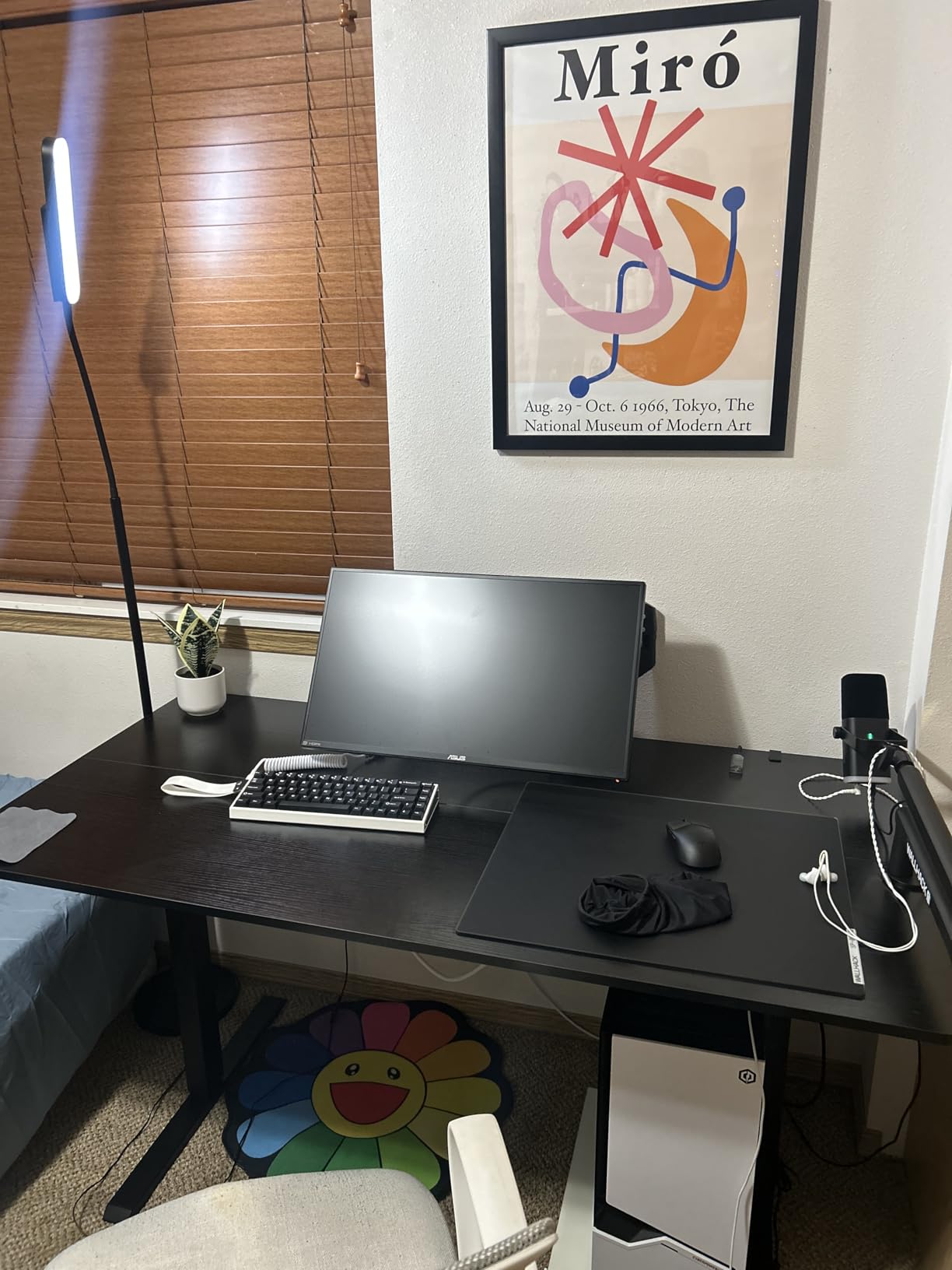 HUANUO 32x19 Inch Small Electric Standing Desk, Adjustable, Light Walnut customer photo 1