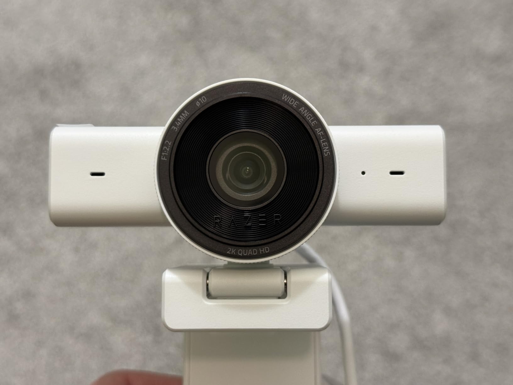 Razer Kiyo V2 X Streaming Webcam: 1440p 60 FPS - Auto Focus - Built-in Microphone - Wide Angle Lense - Integrated Privacy Shutter - Works with OBS, Xsplit, Streamlabs, Discord, Zoom, Teams - Black customer photo 2