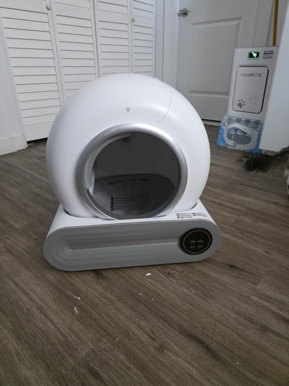 Automatic Litter Box, (2026) Multi-Function Upgrade Robot Self Cleaning Litter Box for Multiple Cats, 65L+9L Extra Large, APP Control, Deodorization, 3 Rolls Litter Bag Liners, 1 Odor Eliminator customer photo 2