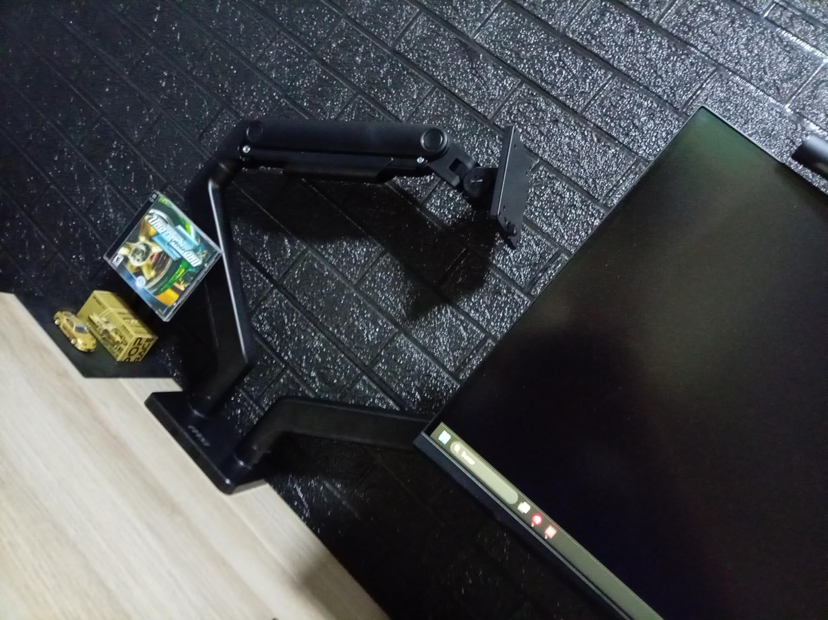 MSI MAG MT201DW - Premium Heavy Duty Dual Monitor Stand Arms, 17-45 inch Support, VESA Compatible, Adjustable Spring Assisted Mount, 44 lbs per Screen, Clamp and Grommet, Quick Release Plate - White customer photo 1