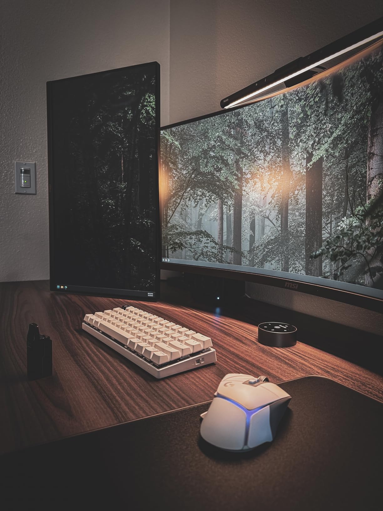 MSI MAG MT201DW - Premium Heavy Duty Dual Monitor Stand Arms, 17-45 inch Support, VESA Compatible, Adjustable Spring Assisted Mount, 44 lbs per Screen, Clamp and Grommet, Quick Release Plate - White customer photo 2