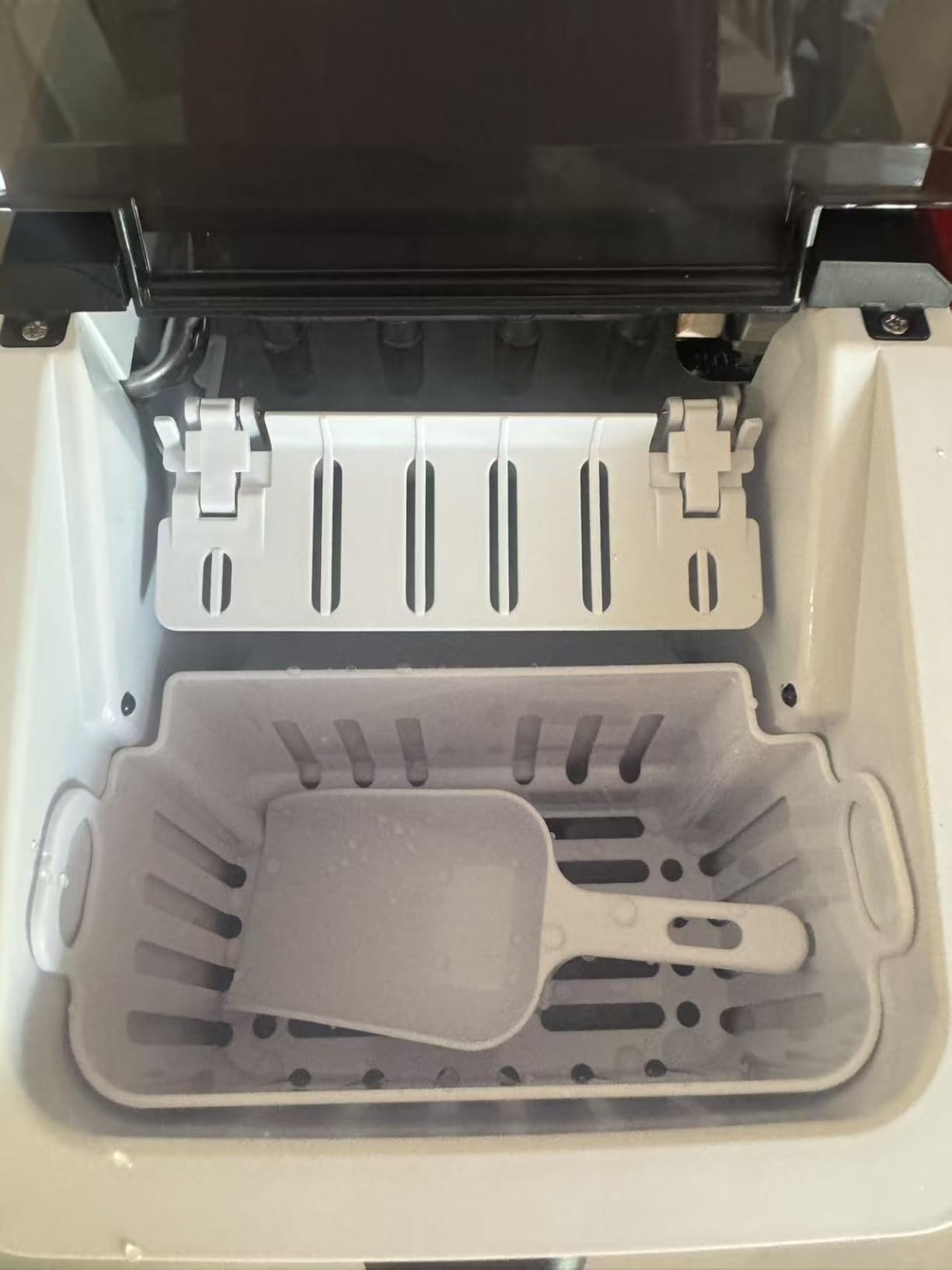 Aeitto Ice Maker Countertop 26lbs/24H, Ice Machine 8 Ice Cubes Ready in 6 Mins, 2 Sizes of Bullet Ice Portable Ice Makers with Basket & Scoop, Auto Self-Cleaning for Home/Kitchen/Office Stainless customer photo 1