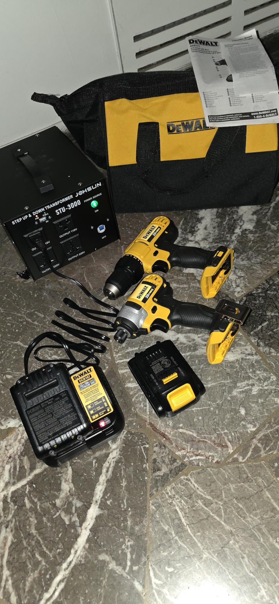 DEWALT 20V MAX Cordless Drill and Impact Driver, Power Tool Combo Kit , Includes 2 Batteries, Charger and Bag (DCK240C2) customer photo 1