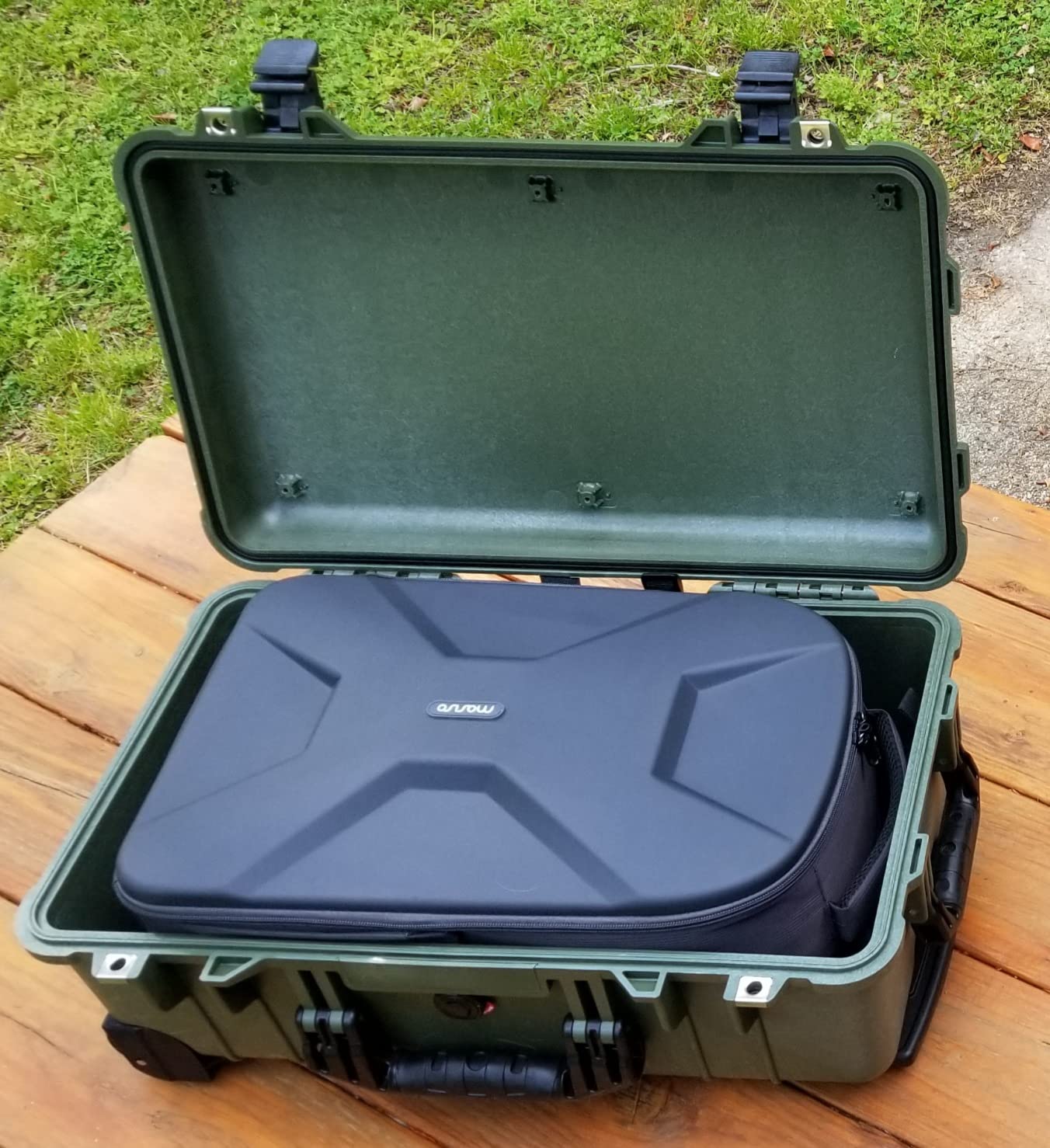 Lowepro Tahoe BP 150, Camera Bag, Lightweight Compact Camera Backpack for Cameras, CSC, DJI Spark Drone, Black, 27.5 x 21.7 x 40.3 cm, Medium LP36892-PWW customer photo 1