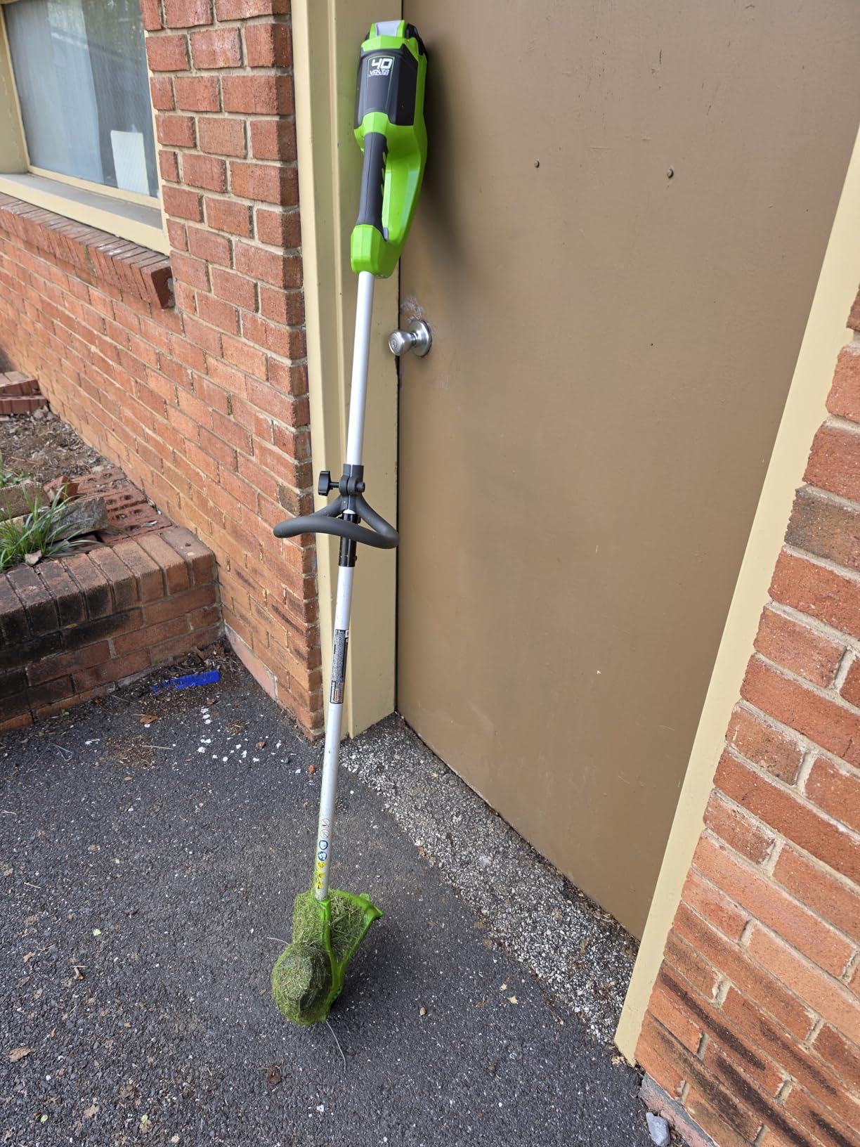 Greenworks 40V 12 in Cordless String Trimmer, 2.0 Ah Battery and Charger customer photo 2