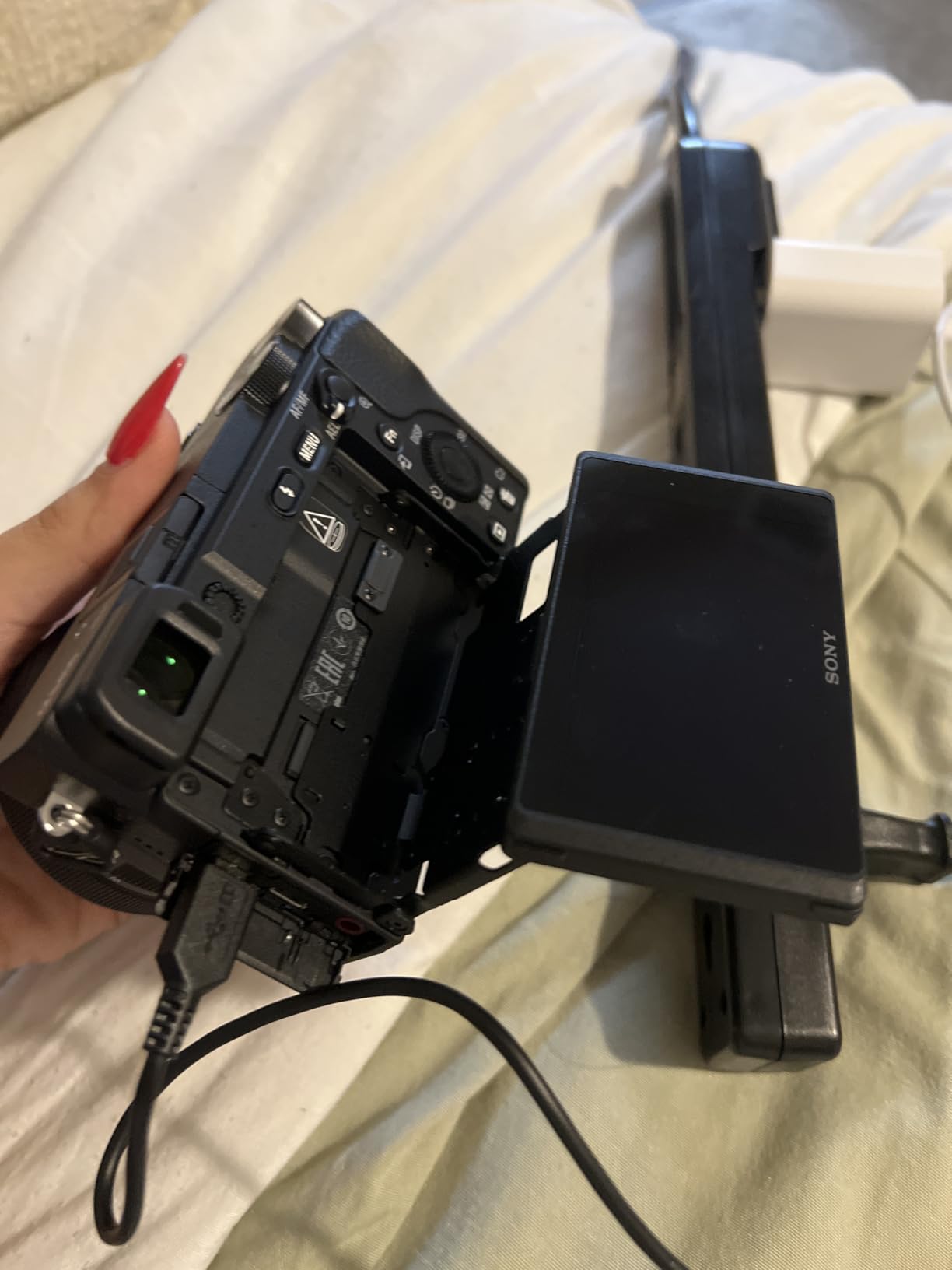 Sony Alpha a6400 Mirrorless Camera: Compact APS-C Interchangeable Lens Digital Camera with Real-Time Eye Auto Focus, 4K Video, Flip Screen & 16-50mm Lens customer photo 2