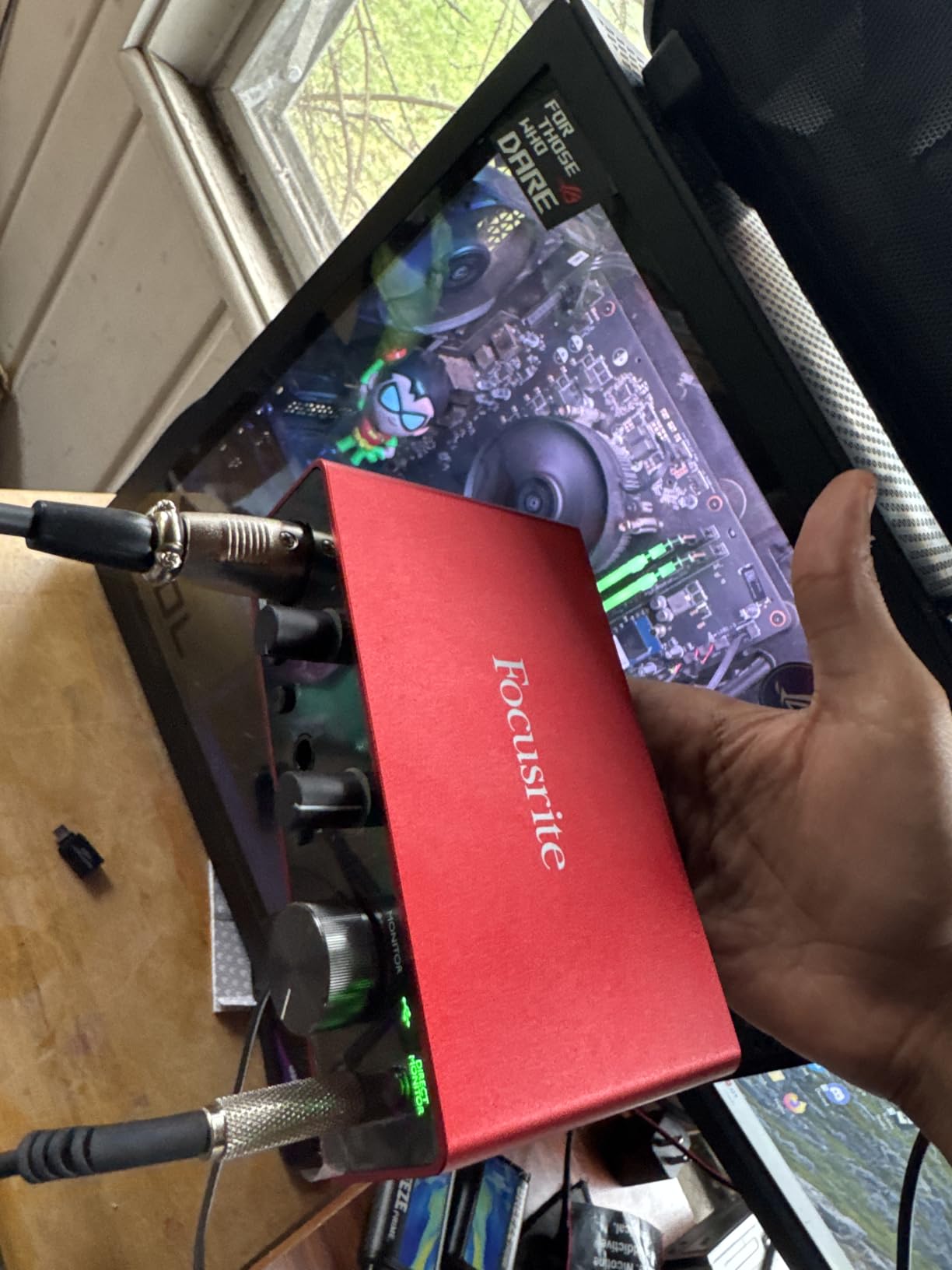 Focusrite Scarlett Solo 3rd Gen USB Audio Interface for Guitarists, Vocalists, Podcasters or Producers to record and playback studio quality sound | 1 XLR Mic Preamp, 1 Hi-Z Instrument Input, 24-Bit/192kHz, 56dB Gain Range, Air Mode, macOS/Windows/iPadOS Compatible customer photo 1