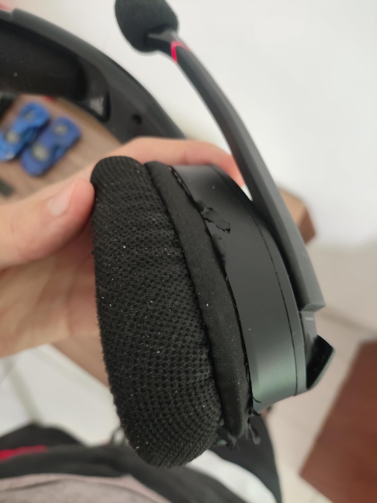 Corsair Void RGB Elite Wireless PC PS5 PS4 Mac Gaming Headset – White customer photo 2