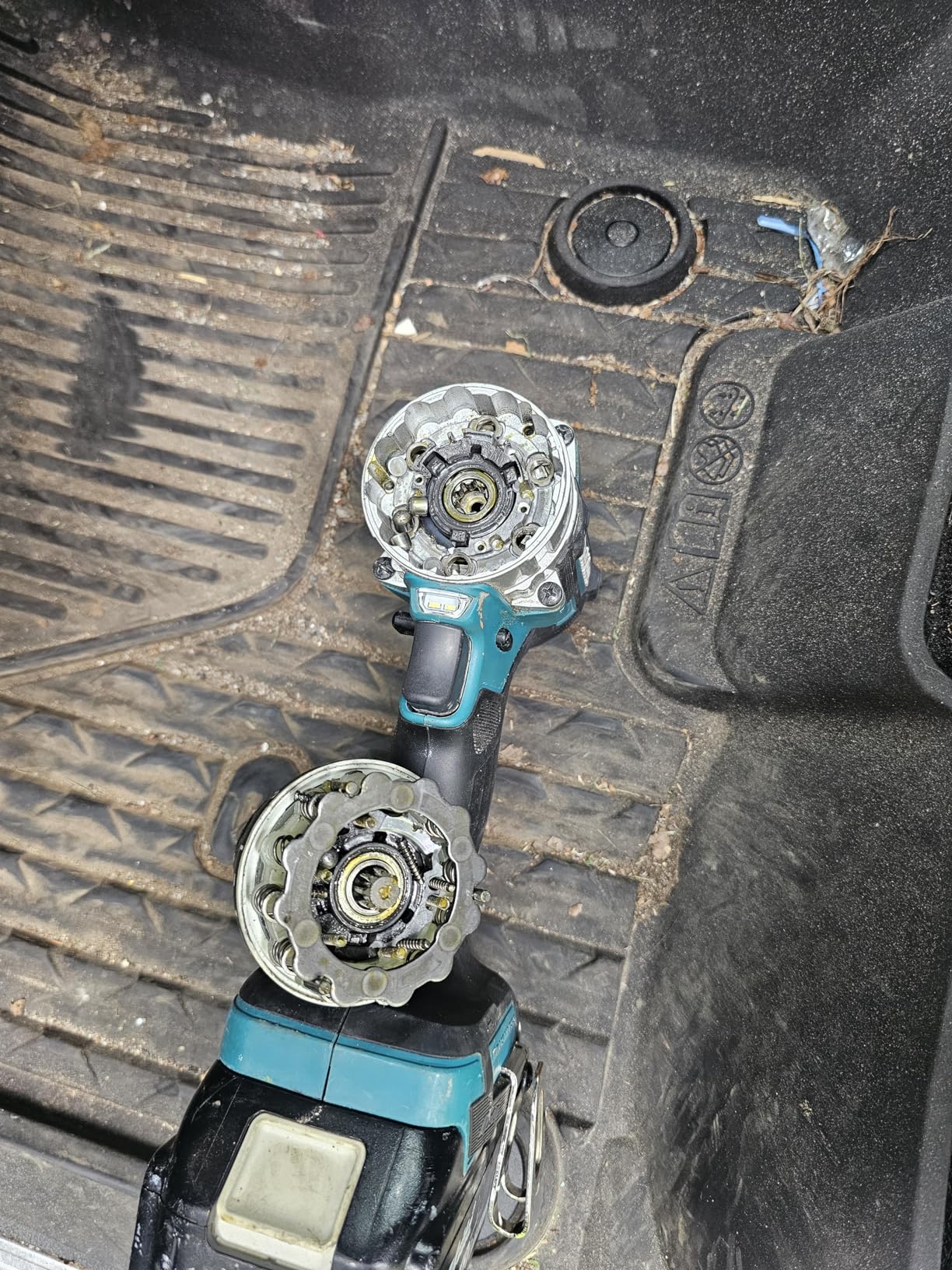 Makita XT288T 18V LXT® Lithium-Ion Brushless Cordless 2-Pc. Combo Kit (5.0Ah) customer photo 2