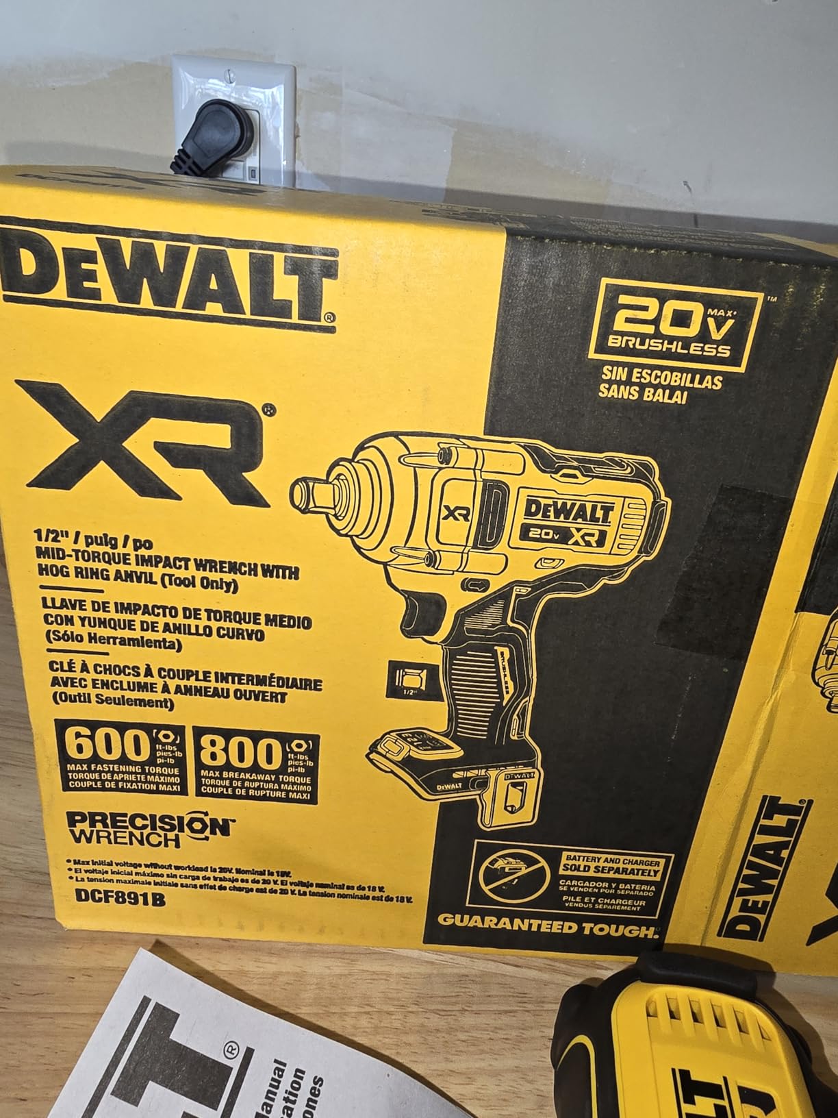 DEWALT 20V MAX Cordless Impact Wrench, 1/2' Hog Ring, Includes LED Work Light and Belt Clip, Bare Tool Only (DCF891B) customer photo 2