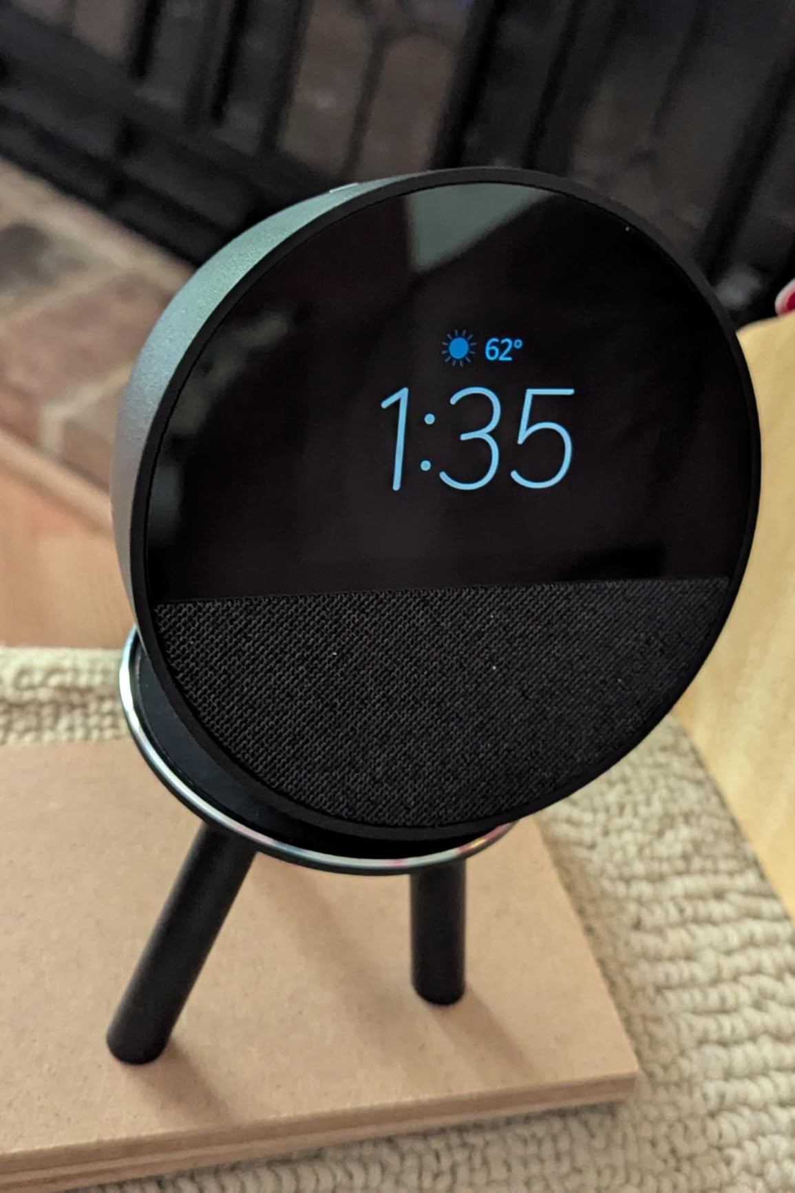 Amazon Echo Spot (newest model), Great for nightstands, offices and kitchens, Smart alarm clock, Designed for Alexa+, Black customer photo 1