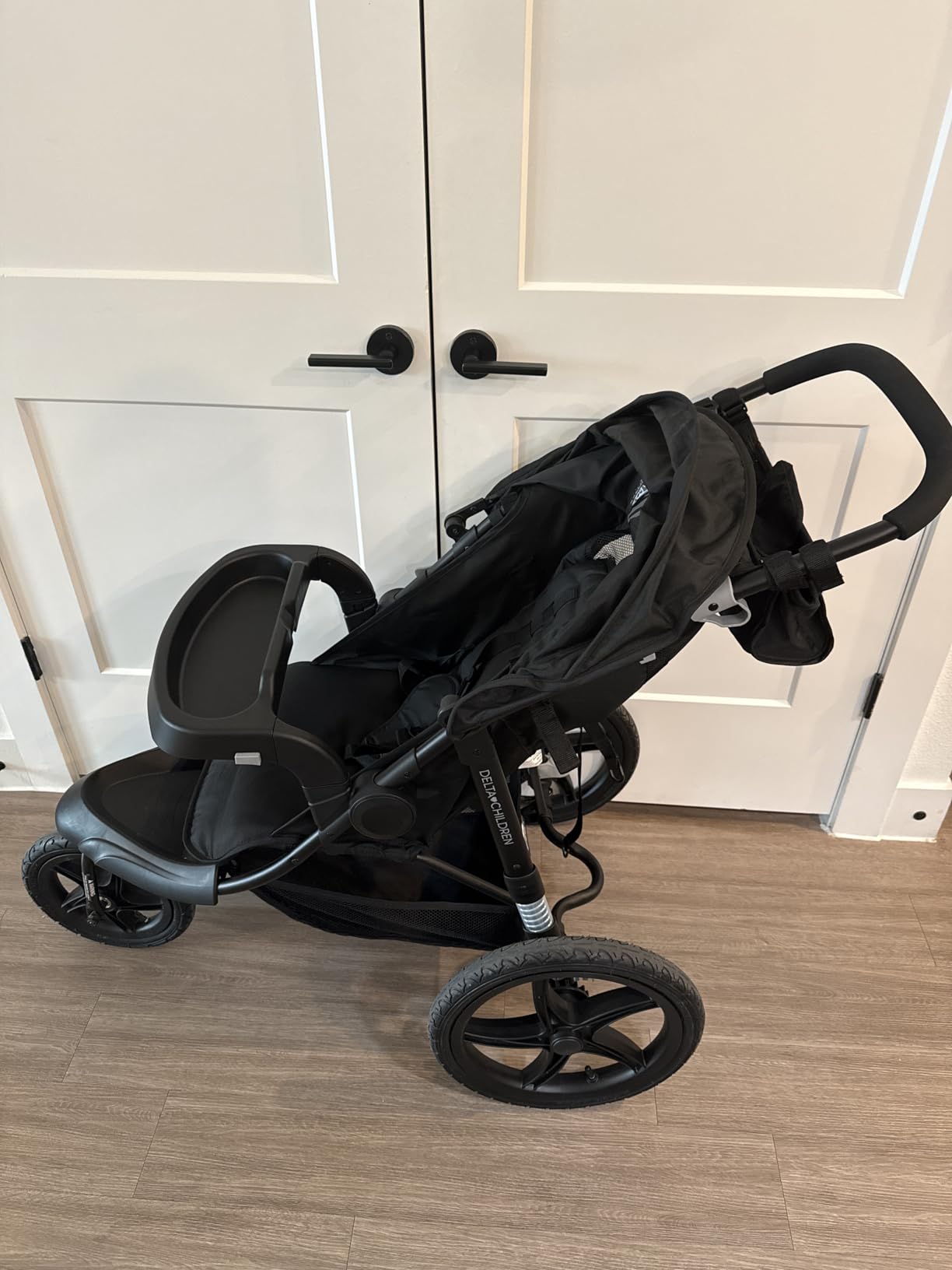 Delta Children Apollo Jogging Stroller - Shock Absorbing Frame with Large Canopy & Recline - Car Seat Compatible, Black customer photo 1