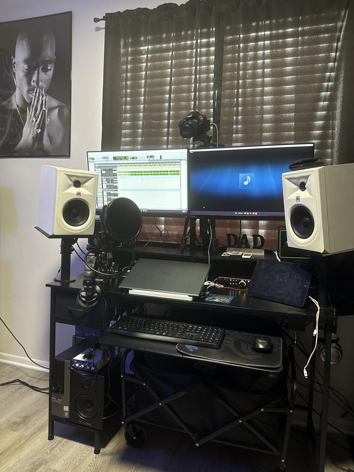 Focusrite Scarlett 2i2 4th Gen USB Audio Interface for Recording, Songwriting, Streaming and Podcasting - High-Fidelity, Studio Quality Recording | 2 Mic Preamps, 2 Hi-Z Instrument Inputs, 24-Bit/192kHz, 120dB Dynamic Range, Auto Gain, Clip Safe, Air Modes customer photo 2
