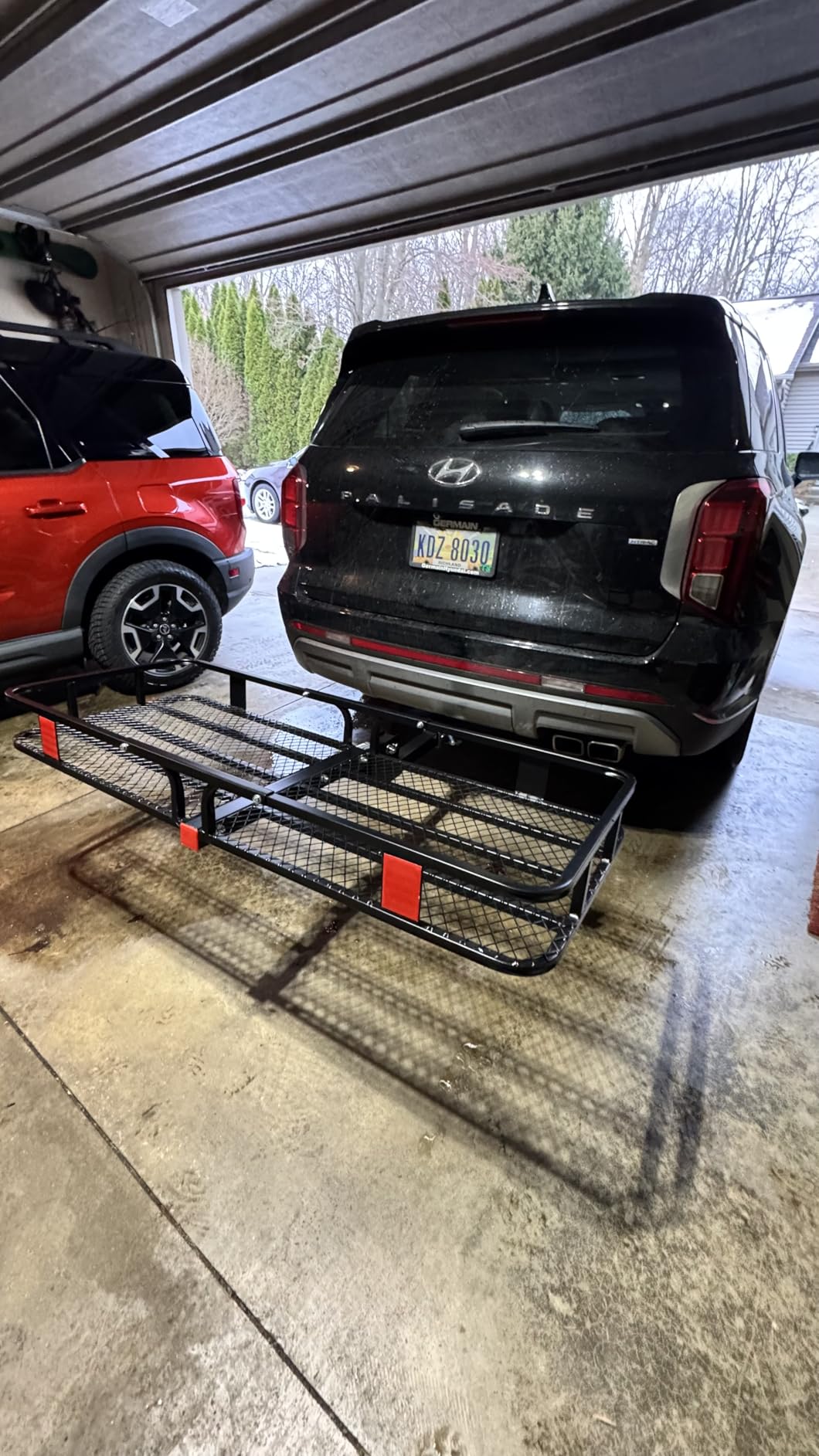 VEVOR 60 x 24 x 6 in Folding Hitch Cargo Carrier 500lbs Capacity customer photo 1