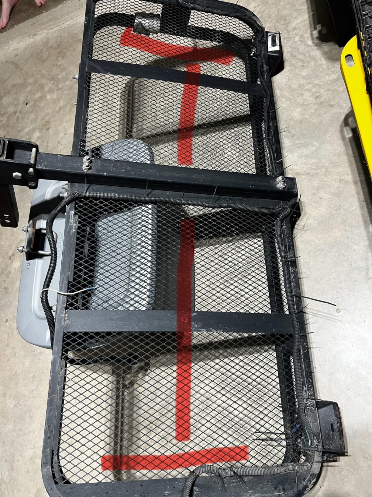 VEVOR 60 x 24 x 6 in Folding Hitch Cargo Carrier 500lbs Capacity customer photo 2