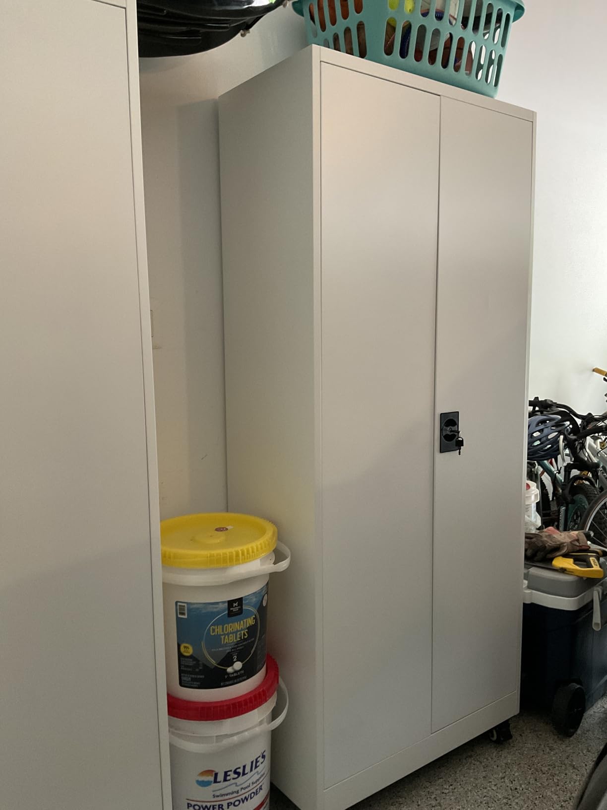 Letaya Metal Garage Storage Cabinets with Lock Door and Adjustable Shelves, Steel Tool Cabinets for Home,Office,Warehouse Organisieren (Black) customer photo 2