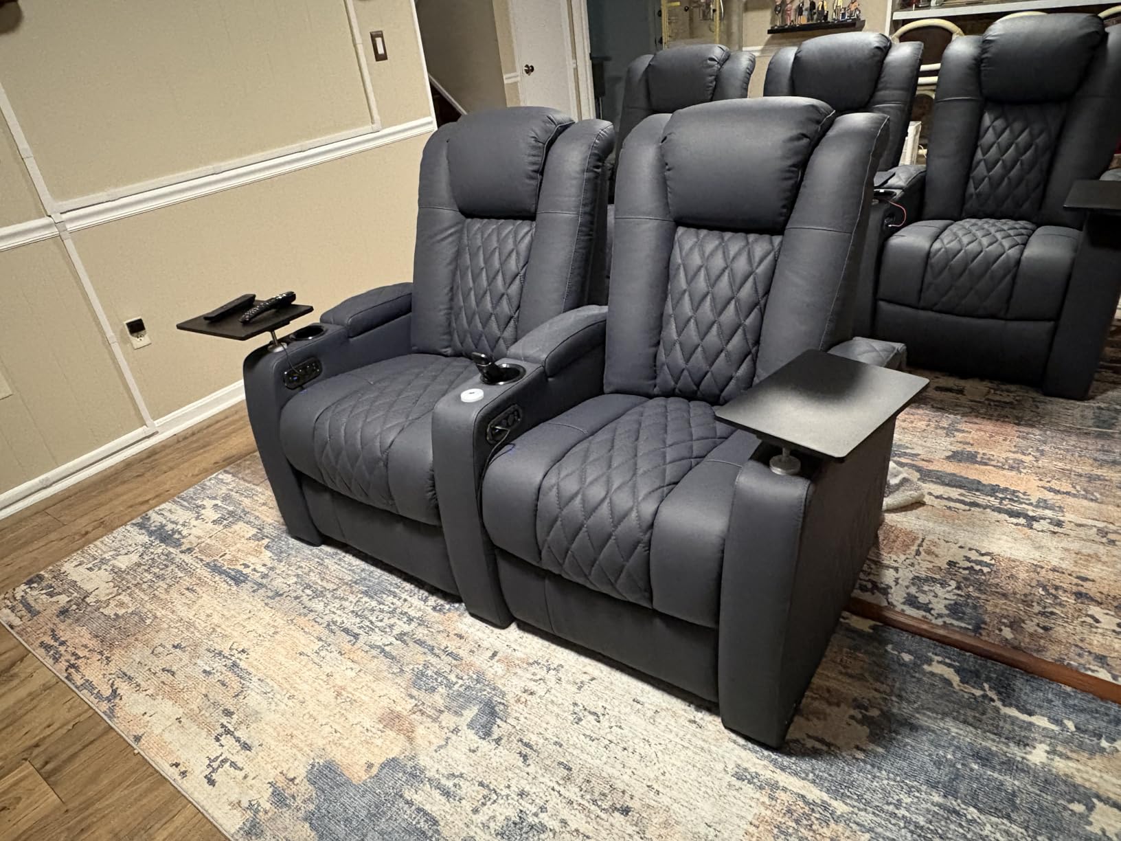 comfiroom Leather Home Theater Seating Classic Series Dual Power Electric Headrest Game Seats Movie Theater Chairs Theater Recliner Sofa with Type-C USB Charger (Black, Row of 3) customer photo 2
