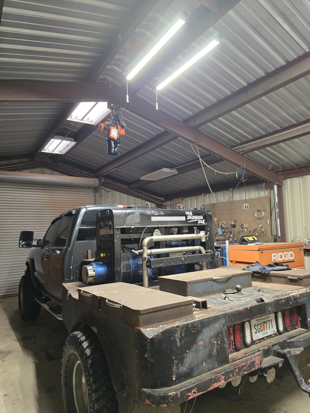 VEVOR Electric Chain Hoist, 2200 lbs Load, 20 ft Lifting Height, 120V, Single Phase Overhead Crane with Chain, 328 ft Wireless & 15 ft Wired Remote Control for Garage, Shop, and Home customer photo 1