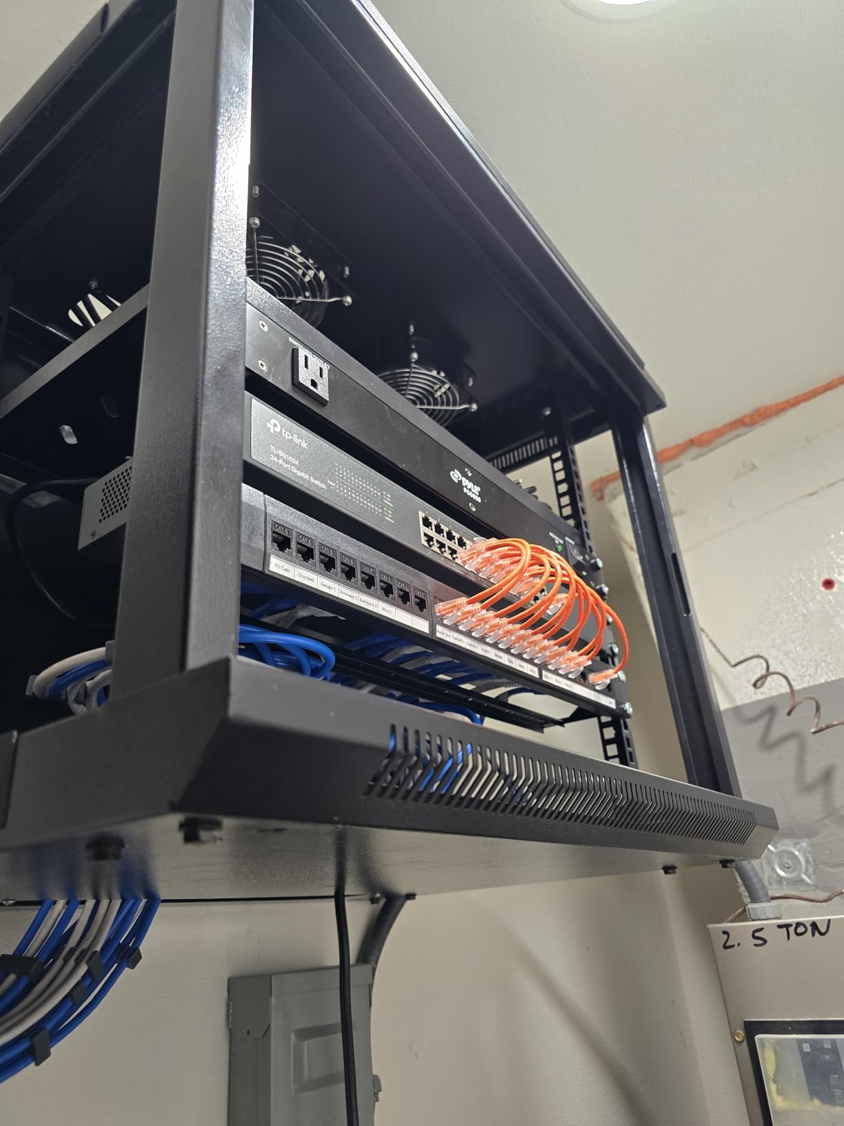TP-Link TL-SG1024, 24 Port Gigabit Unmanaged Ethernet Switch | Plug and Play, Sturdy Metal w/Shielded Ports, Rackmount, Fanless customer photo 1